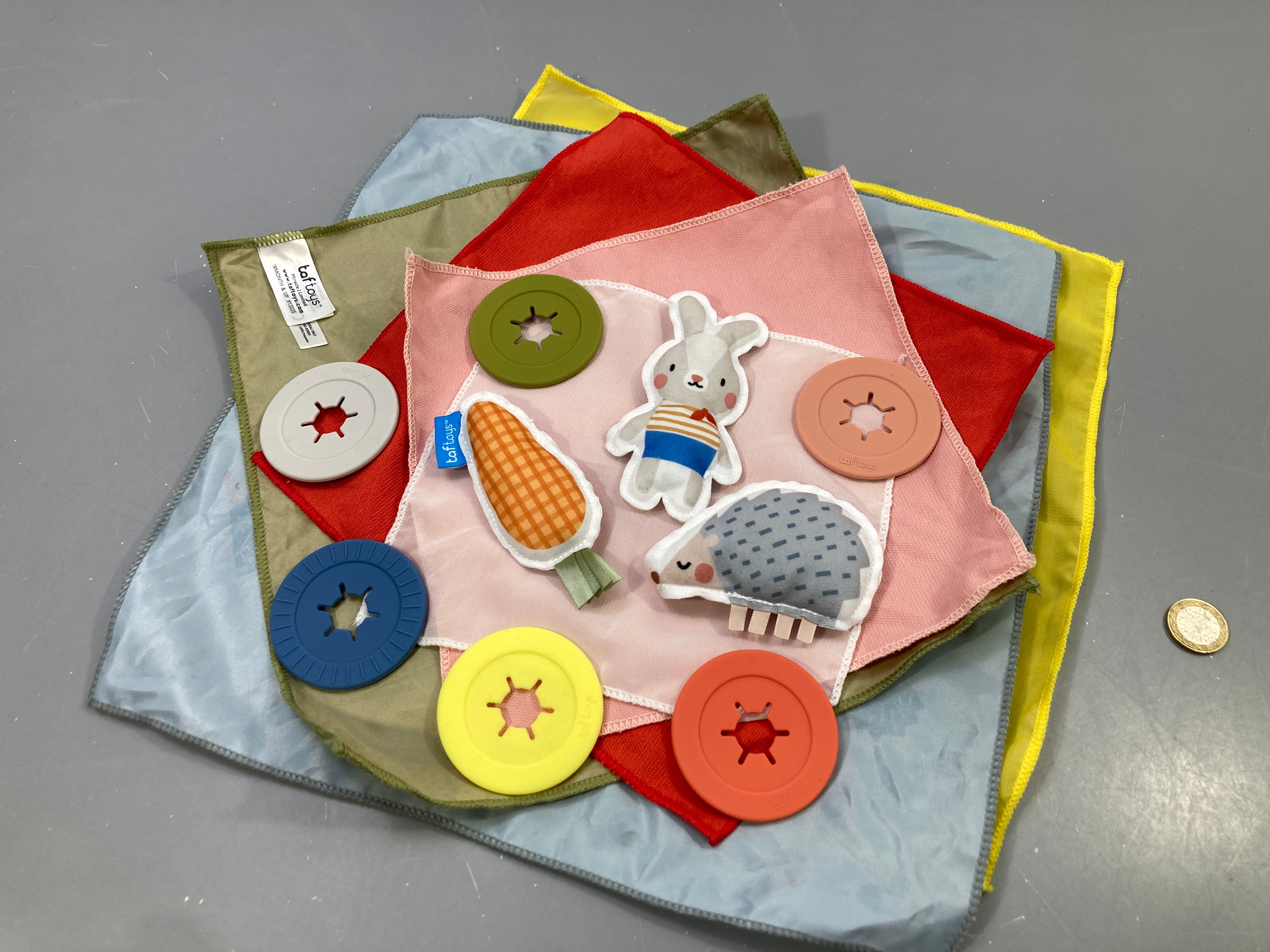 Jeu d'éveil cache-cache, Taf Toys