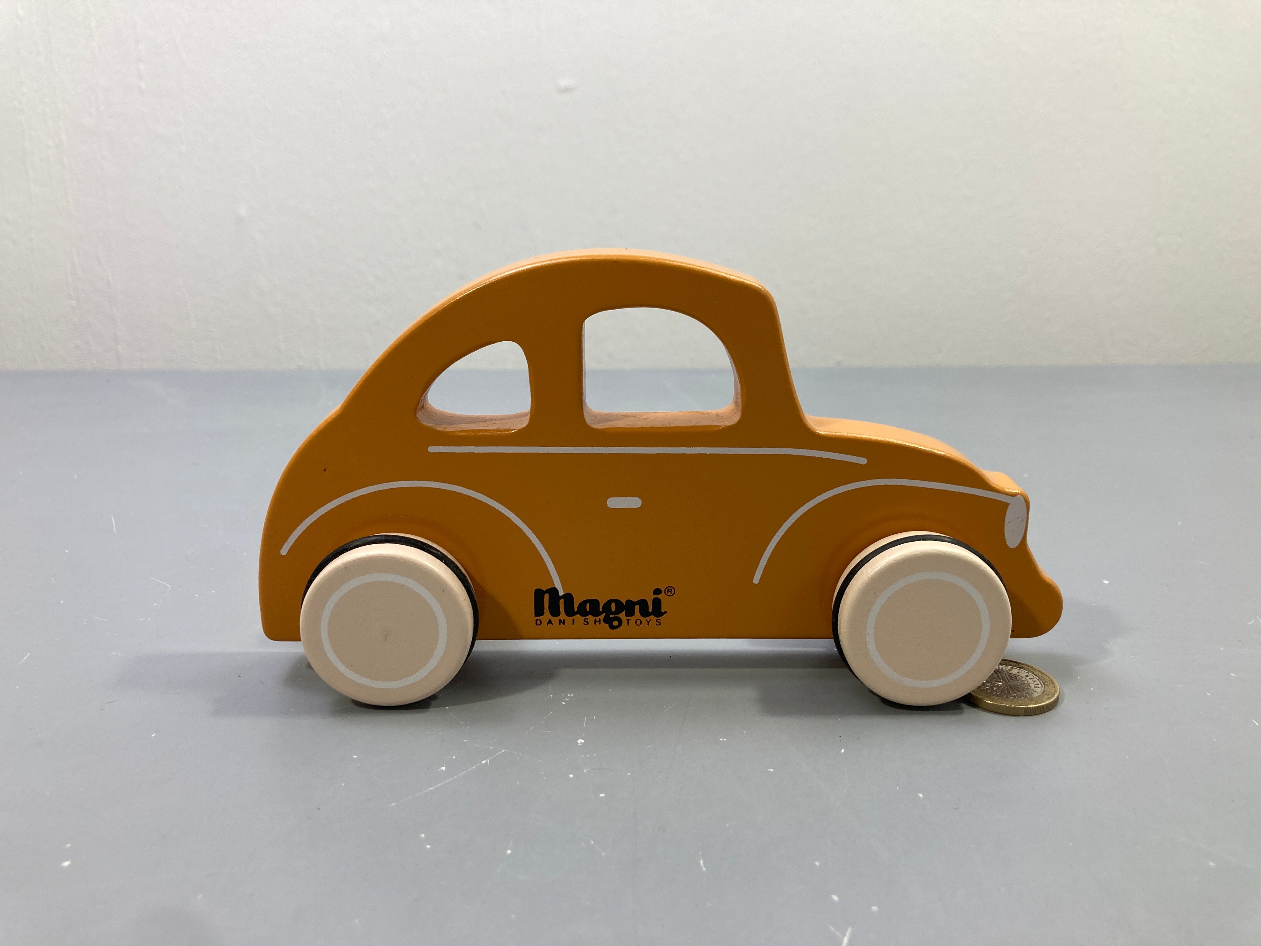 Voiture en bois, Magni