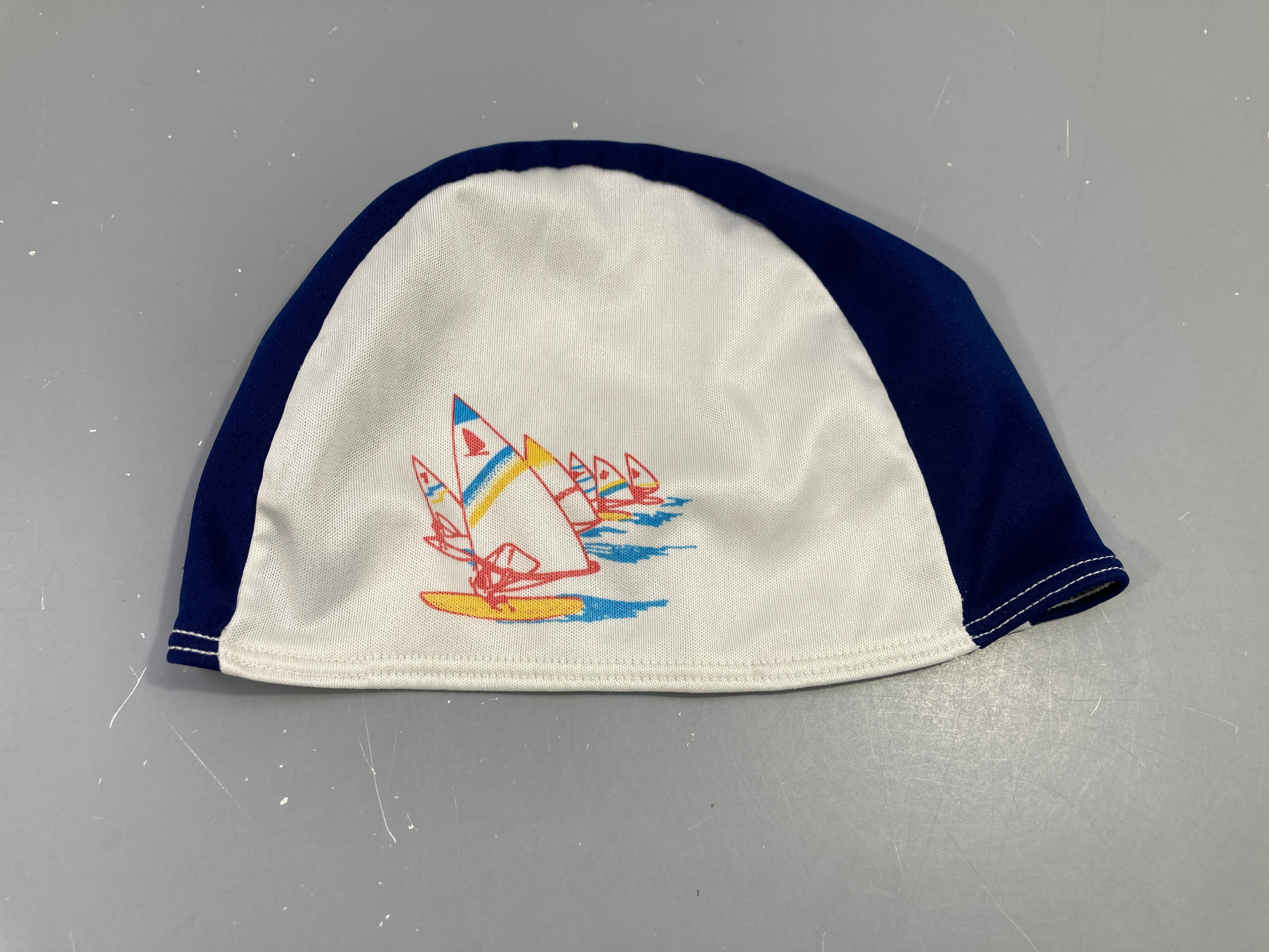 Bonnet de bain tissu bleu/blanc bateaux