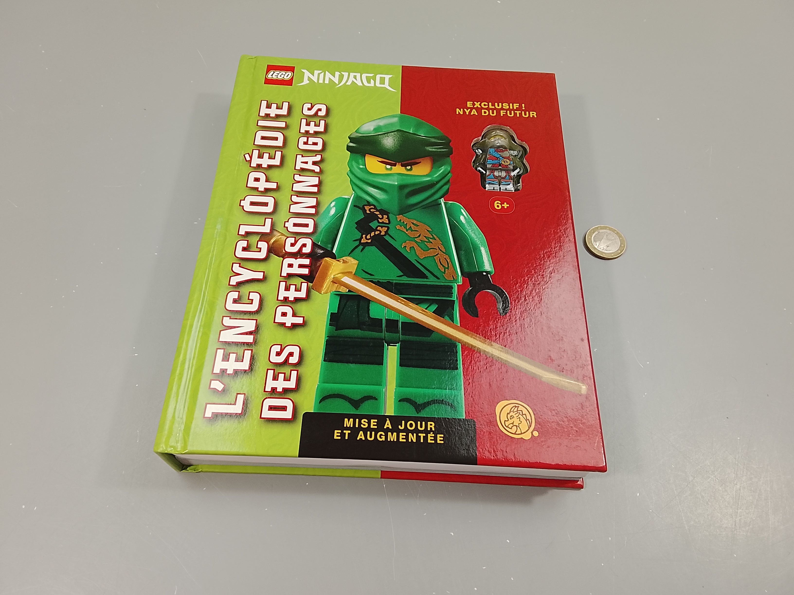 L'encyclopédie des personnages Ninajago + figurine Nya du futur  + 6a