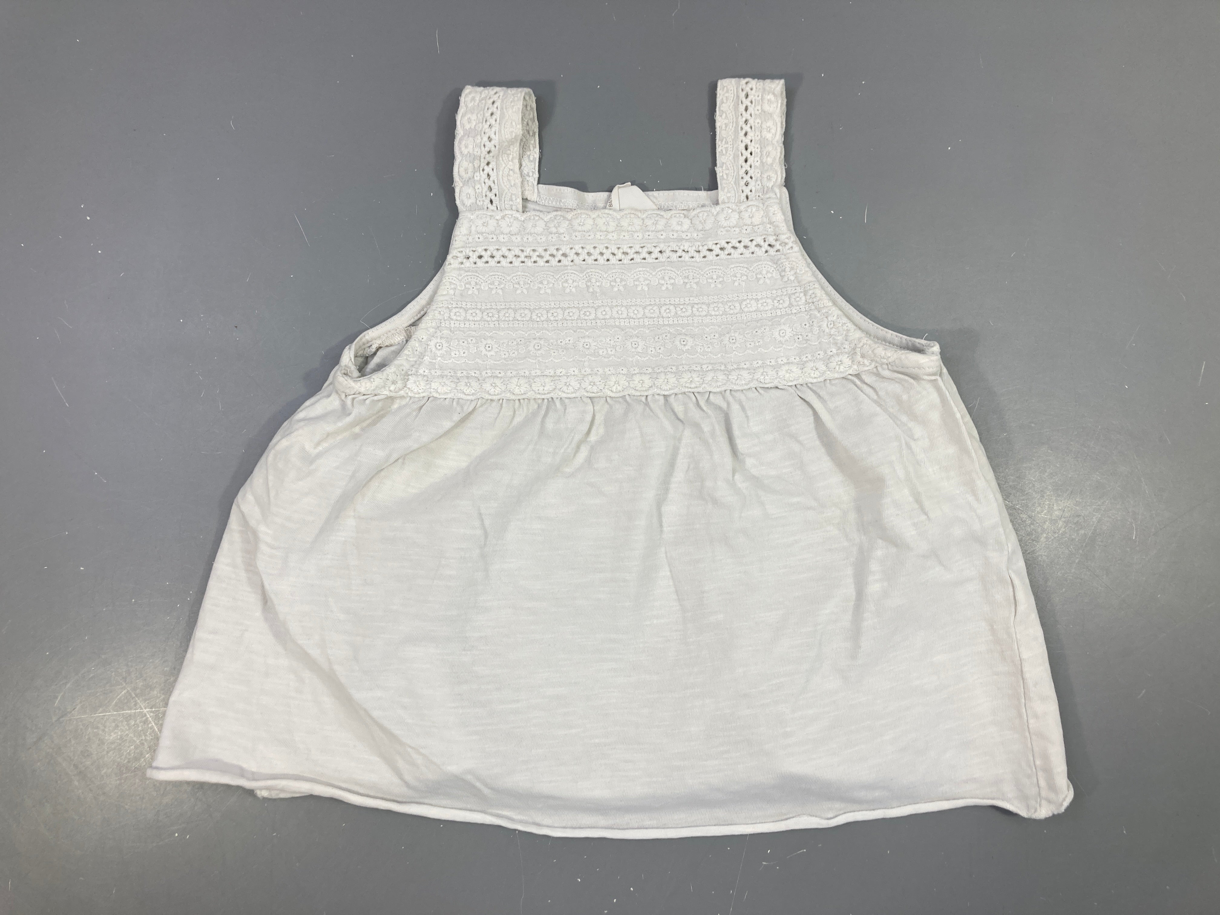 Top foncé blanc flammé broderies