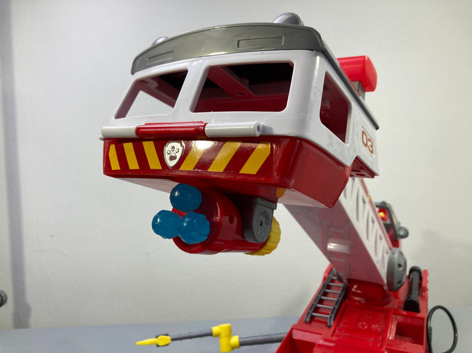Camion de pompiers Ultimate Rescue de Marcus Manque une lance bleue, avec un seul personnage En l'état comme sur la photo, moins cher chez Petit Kiwi