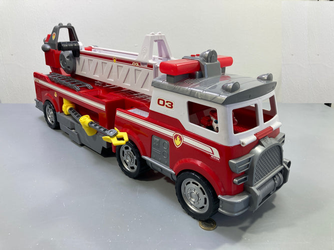 Camion de pompiers Ultimate Rescue de Marcus Manque une lance bleue, avec un seul personnage En l'état comme sur la photo, moins cher chez Petit Kiwi