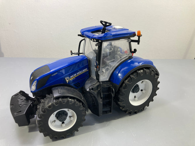 Tracteur bleu New Holland T7.315 avec masse avant, Bruder, moins cher chez Petit Kiwi