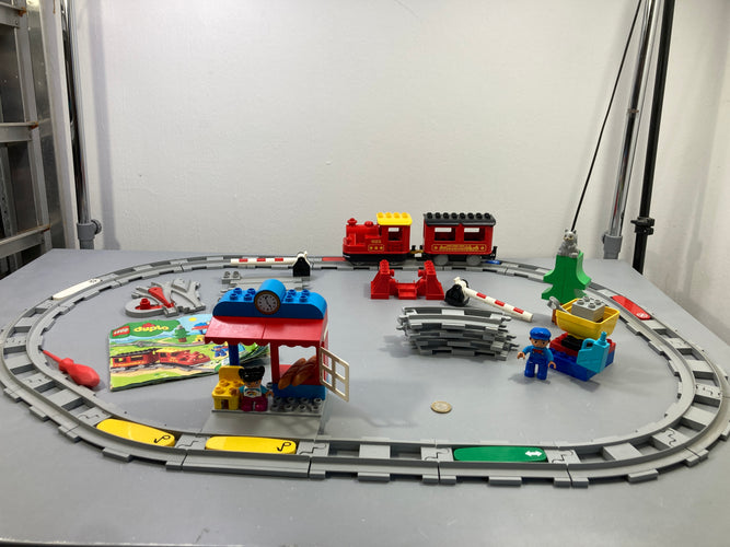 Train à vapeur rouge avec rails, gare, aiguillage, passages à niveau, 2 figurines et notice, Duplo, moins cher chez Petit Kiwi