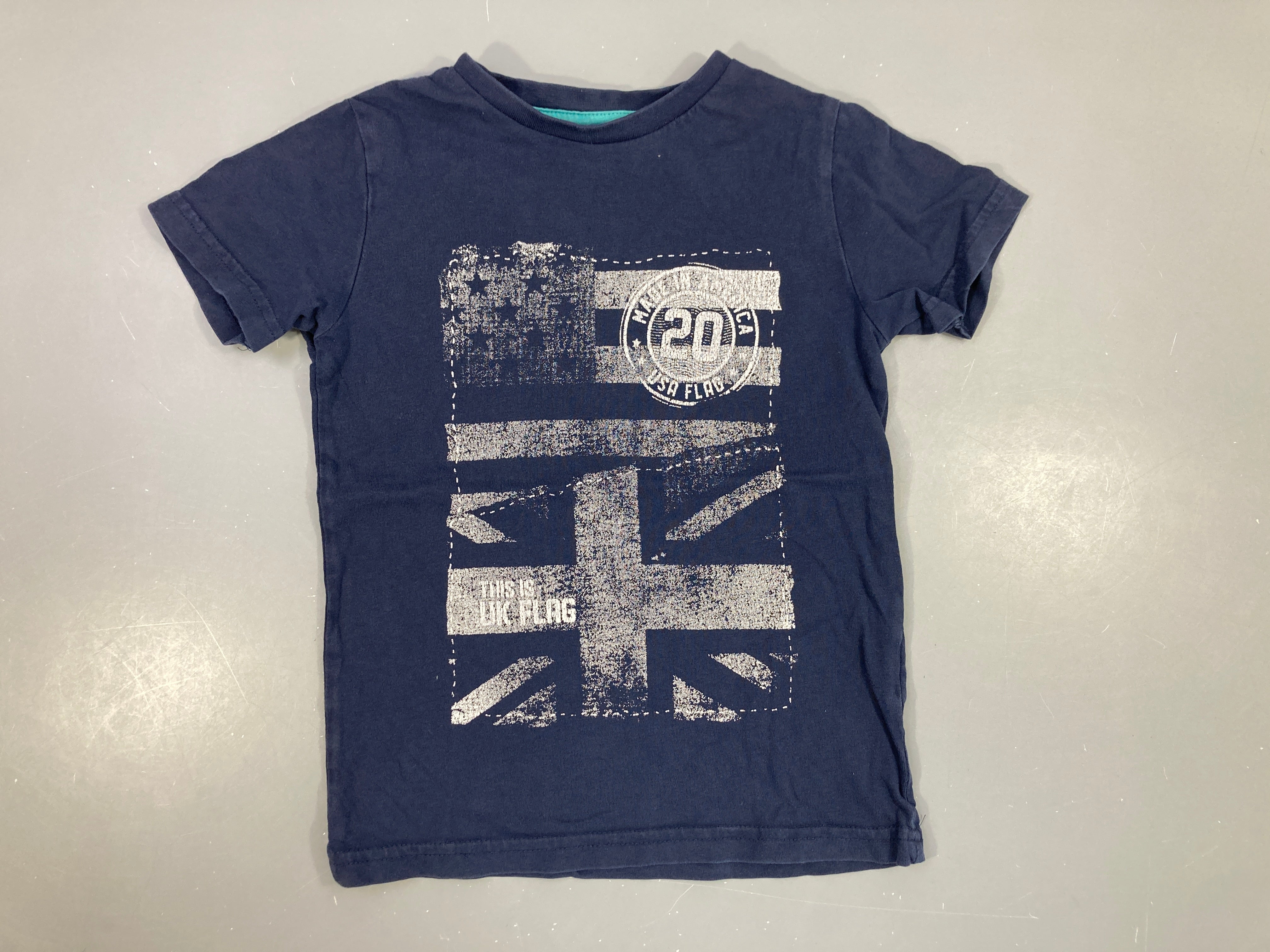 T-shirt m.c bleu marine USA, un peu bouloché