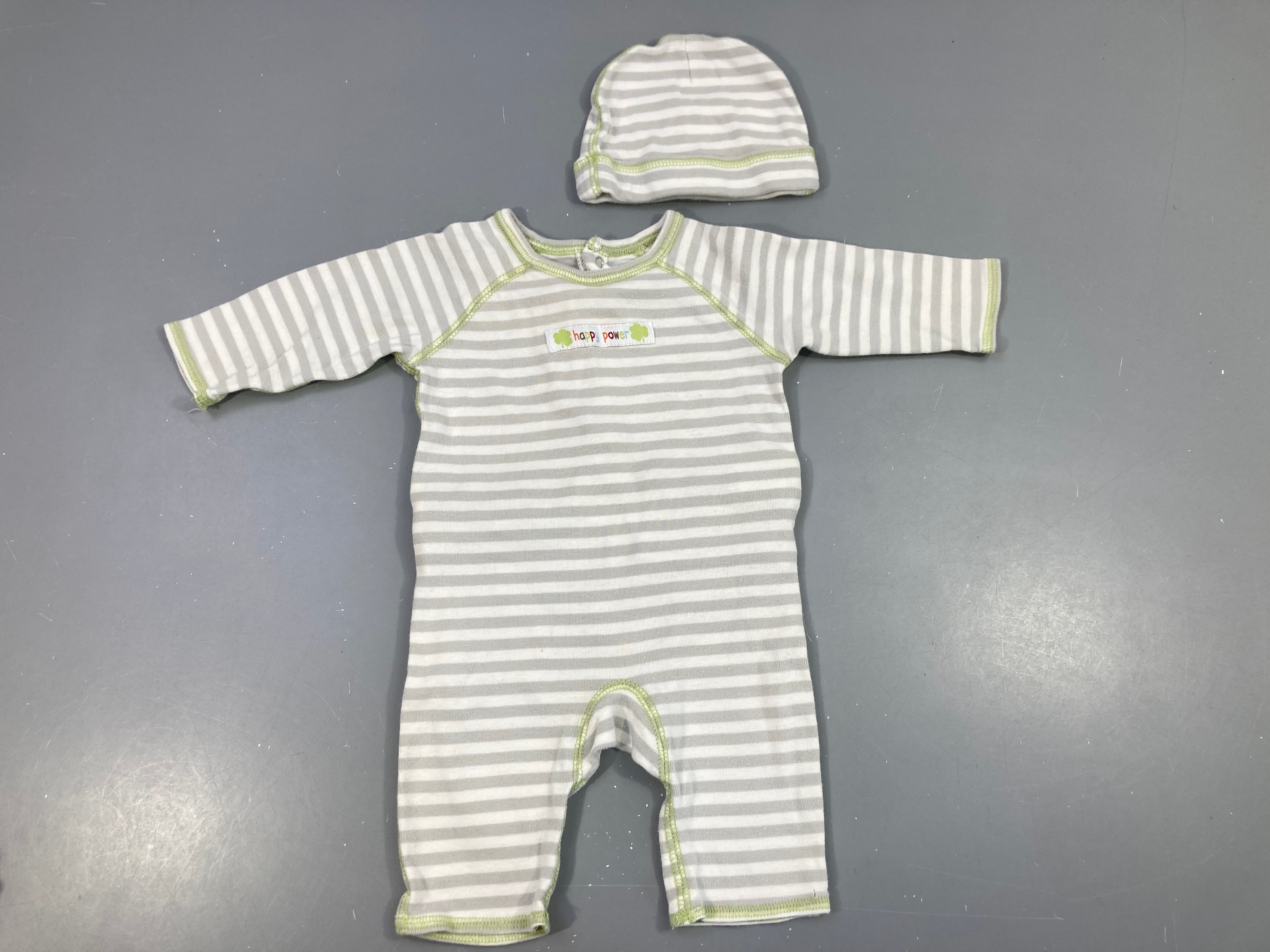 Combinaison jersey blanc rayé gris bouloché + bonnet