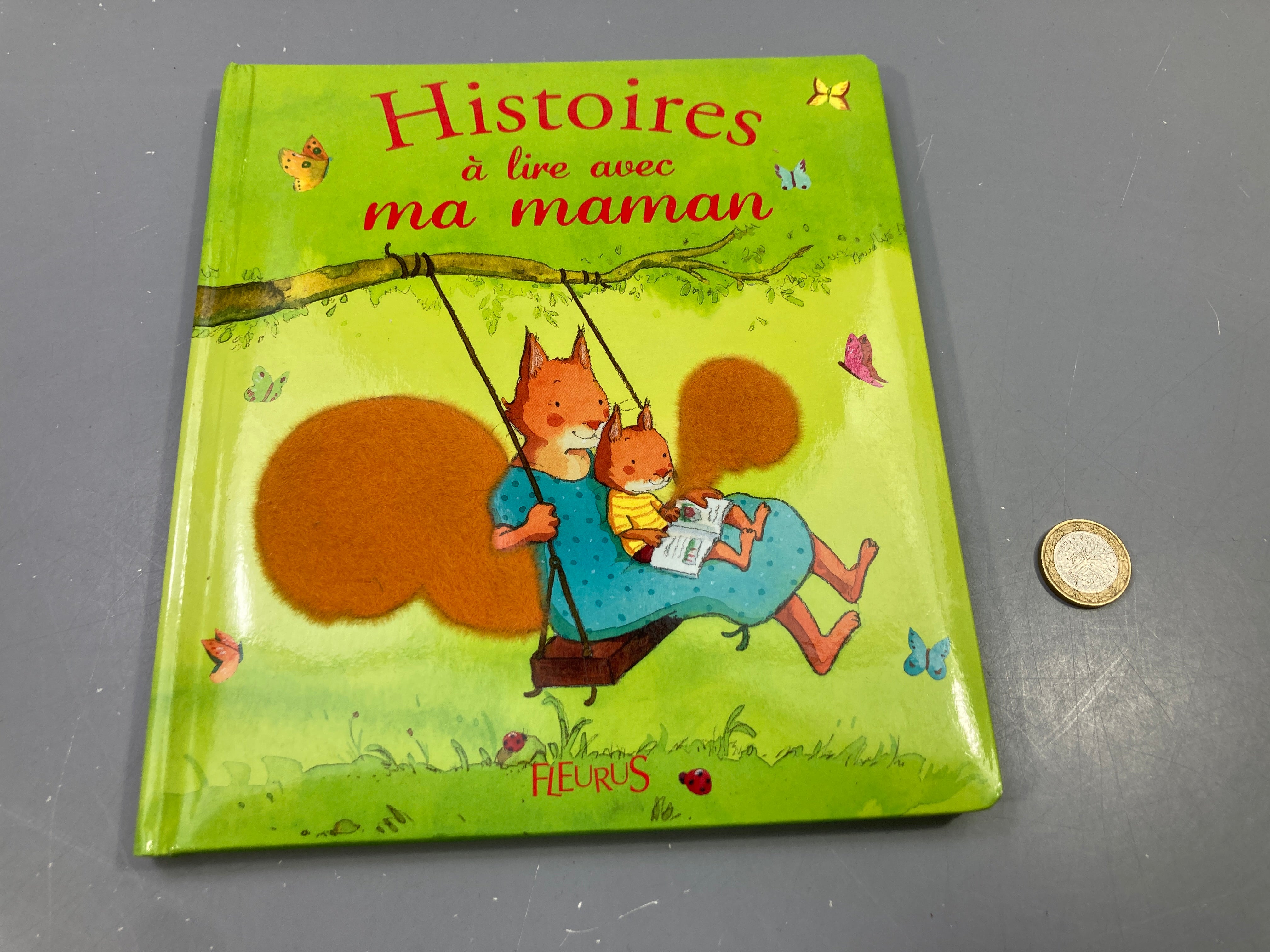 Histoires à lire avec ma maman, couverture avec queues d'écureuils douces, Fleurus