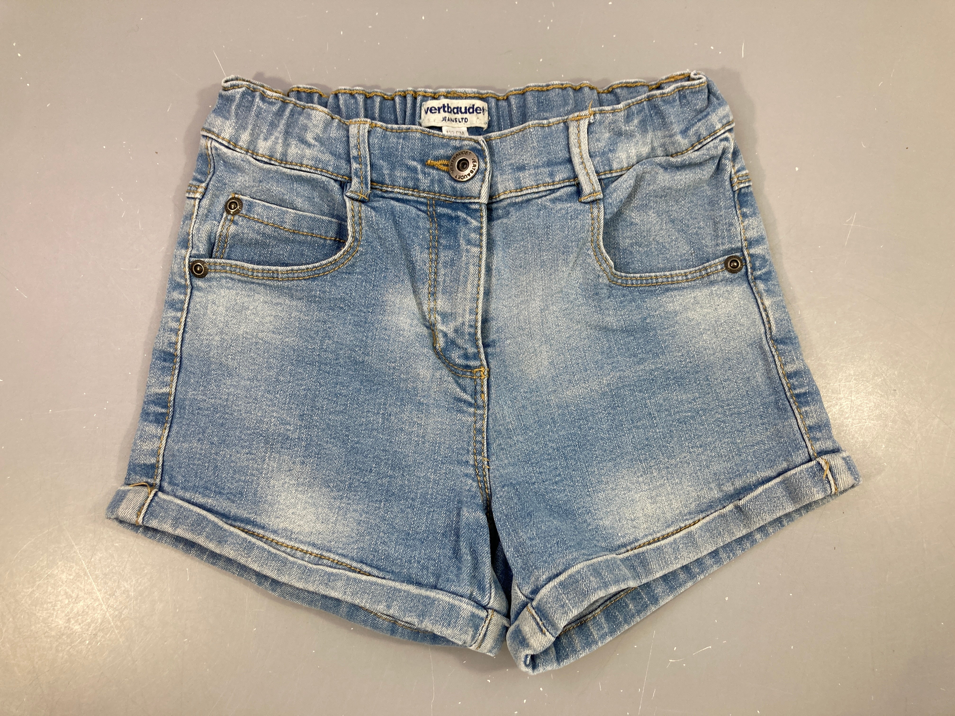 Short denim clair à revers