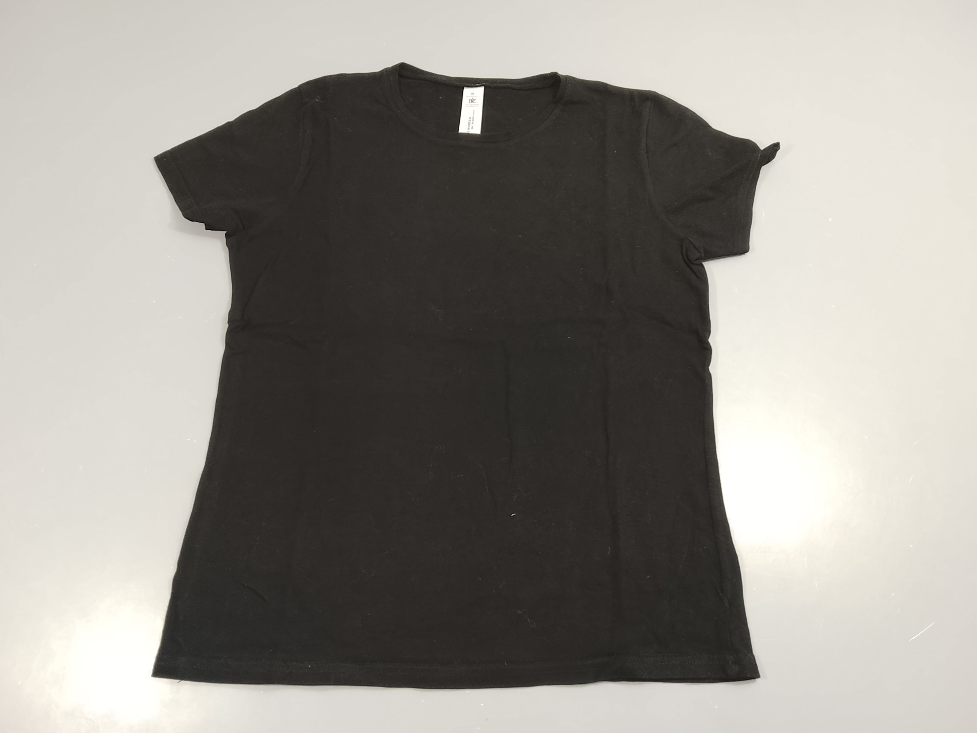 T-shirt m.c noir,  taille estimée 12a