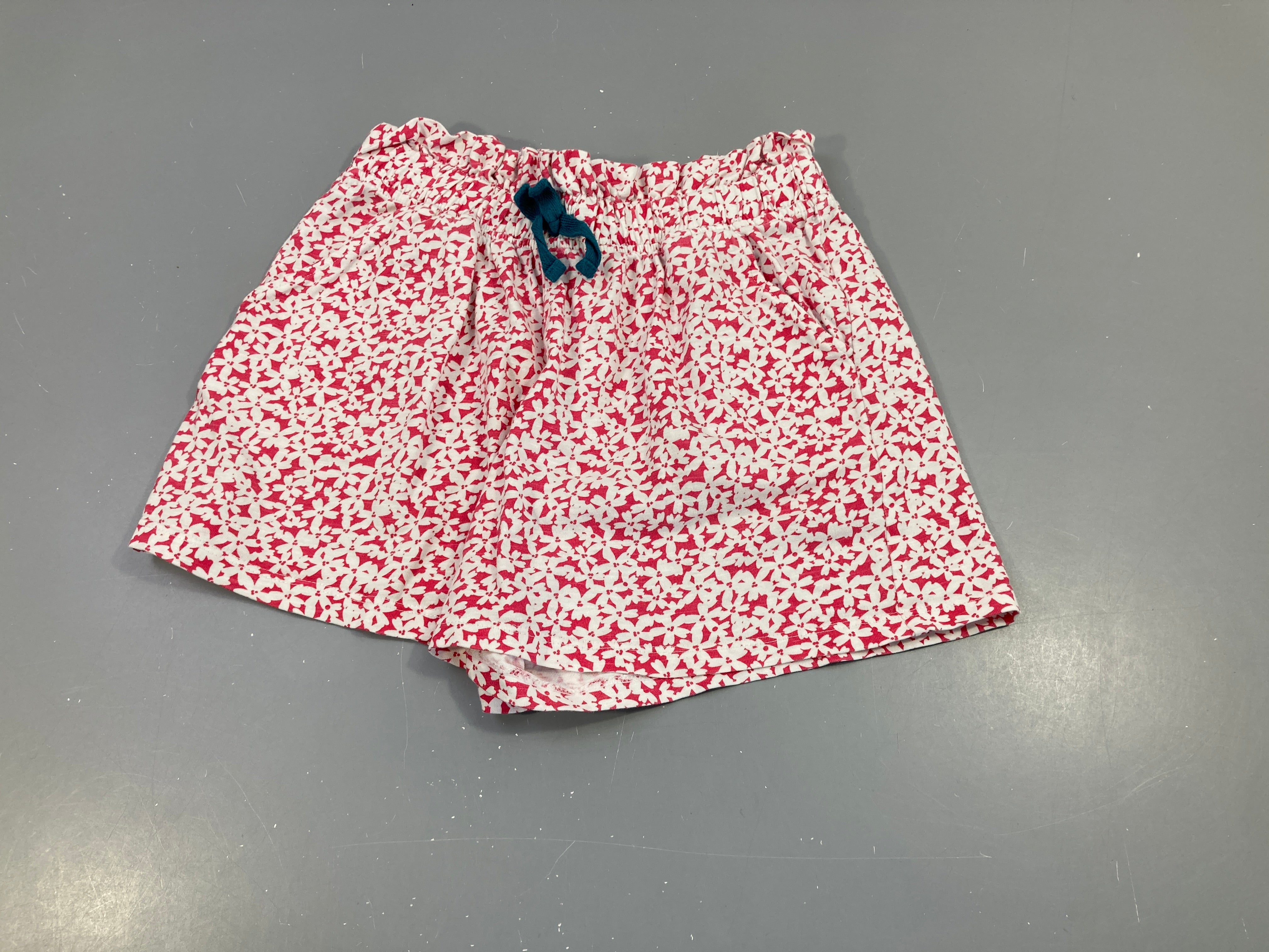 Short jersey rose fleurs blanches
