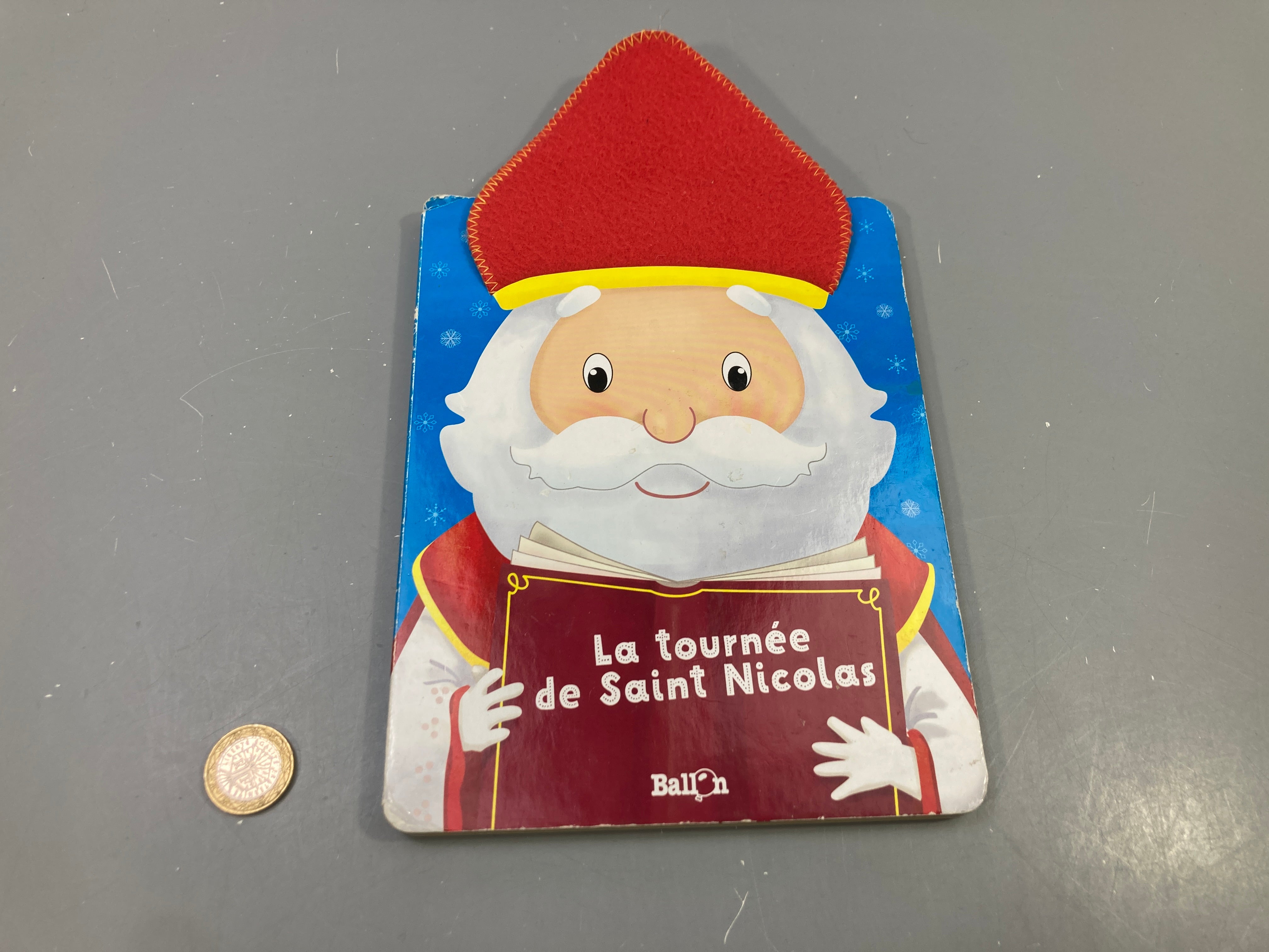 Livre La tournée de Saint Nicolas, mitre en feutrine, Ballon