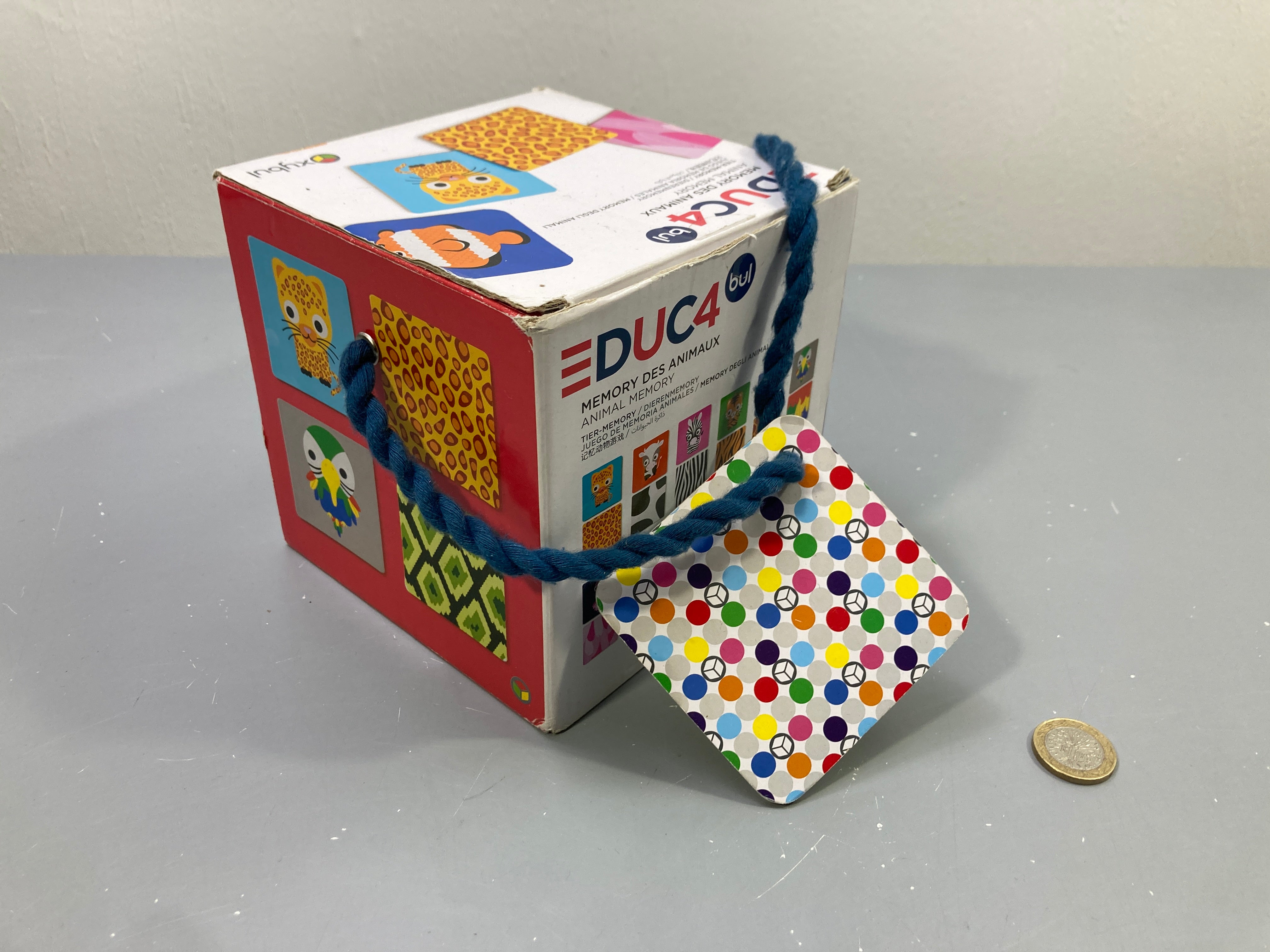 Jeu Memor.y des animaux, boîte cube à cordon, EDUC4, Oxybul