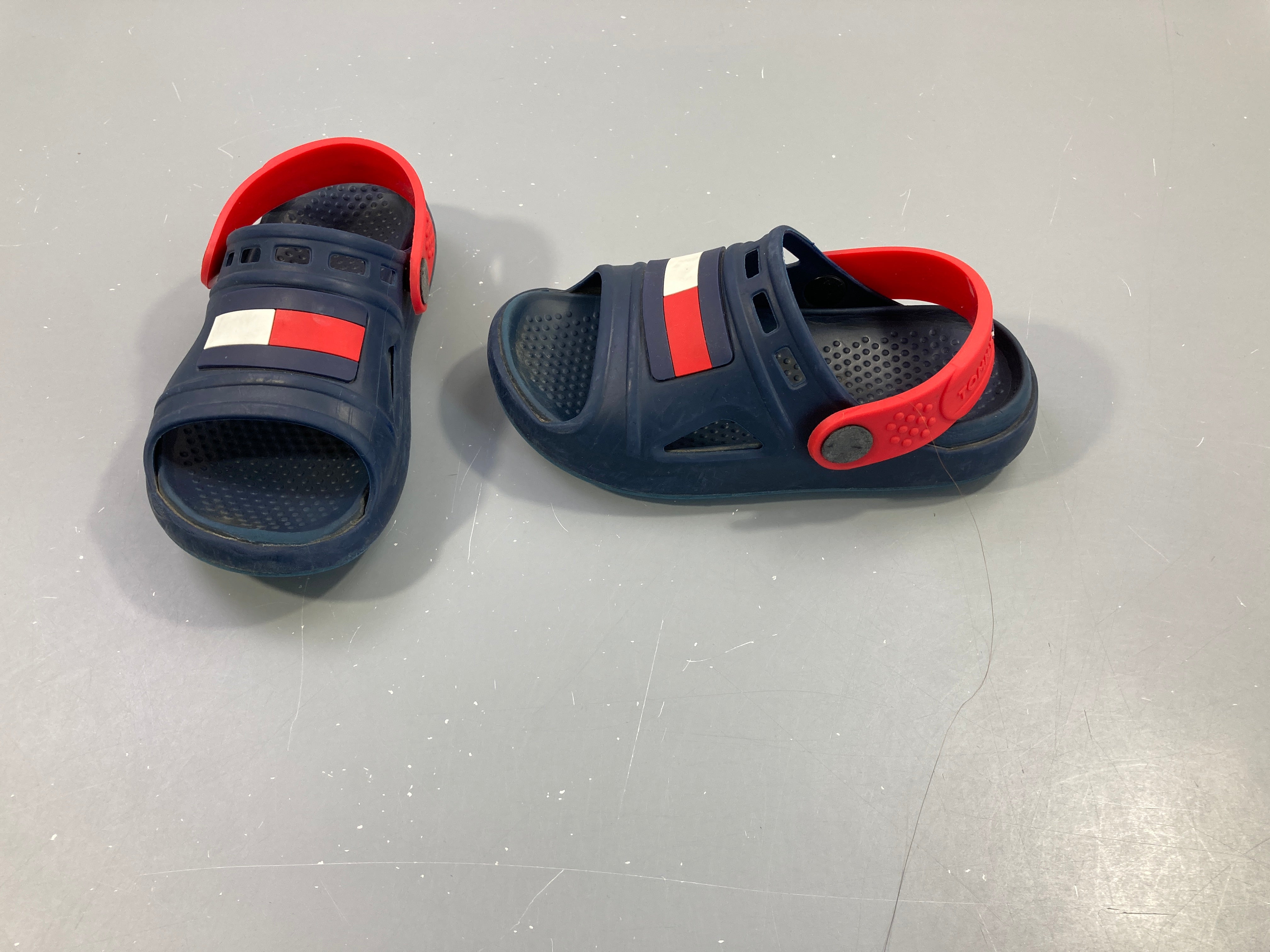 Sandales à bride et drapeau en caoutchouc bleu/rouge, Tommy Hilfiger, 26