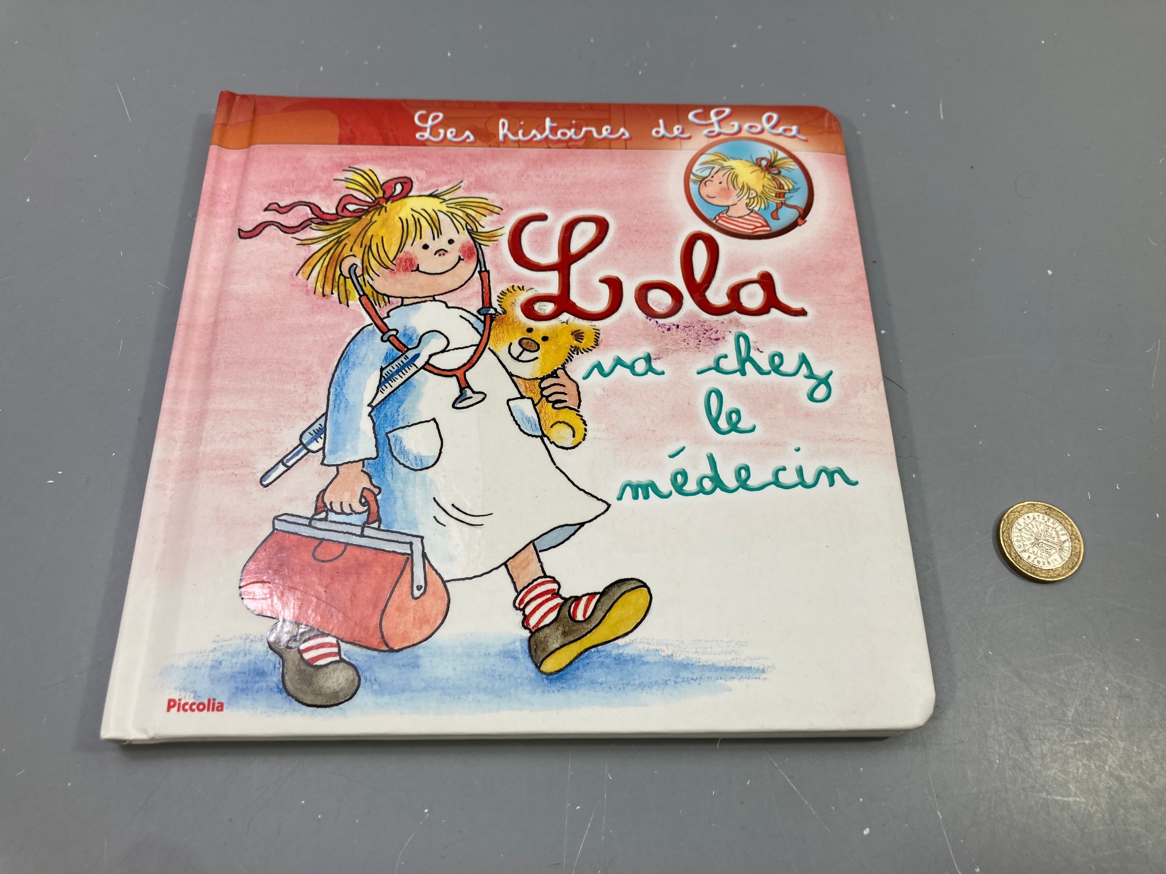 Livre Les histoires de Lola, Lola va chez le médecin, Piccolia