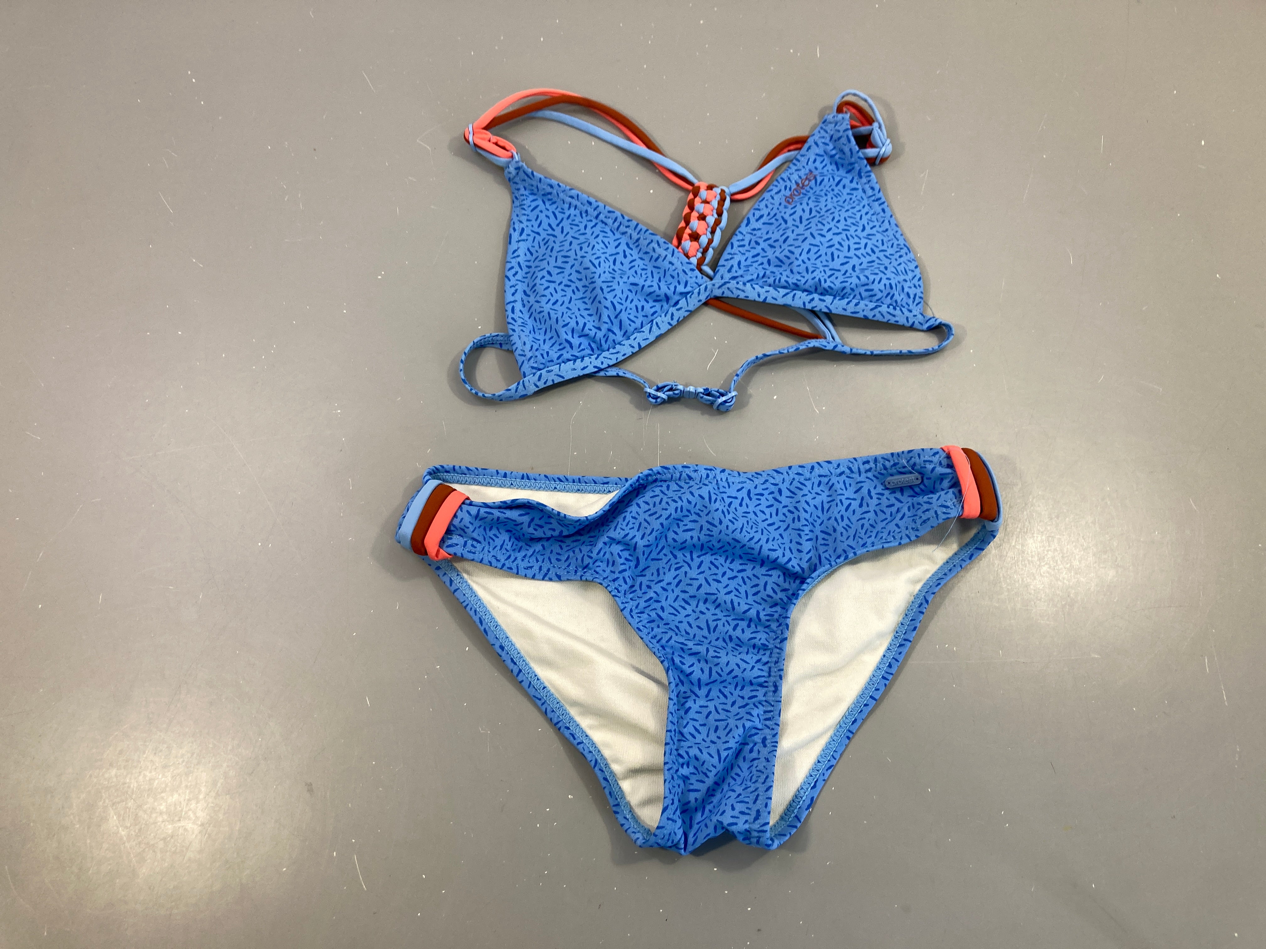Bikini bleu tressage rose