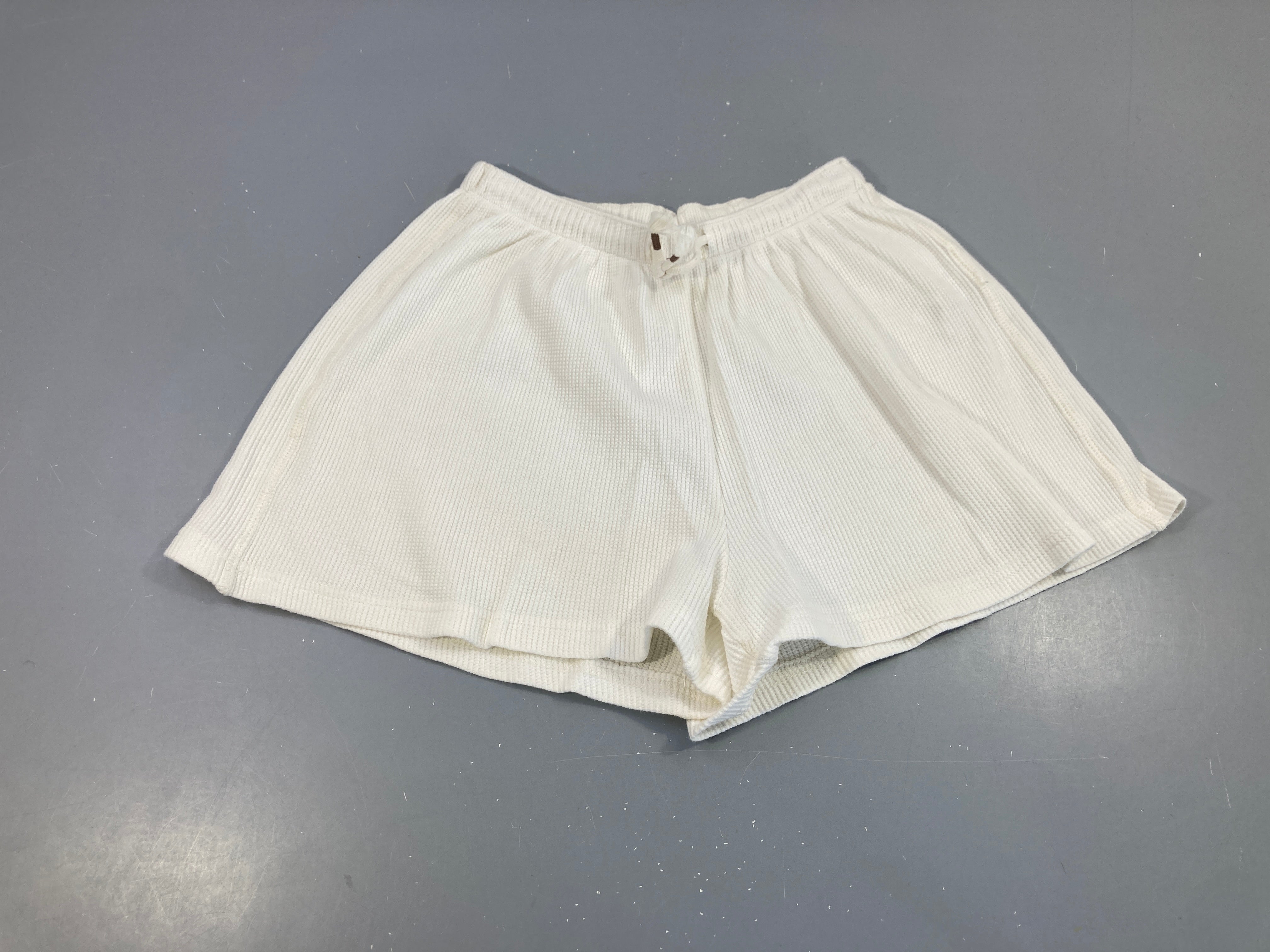 Short texturé blanc