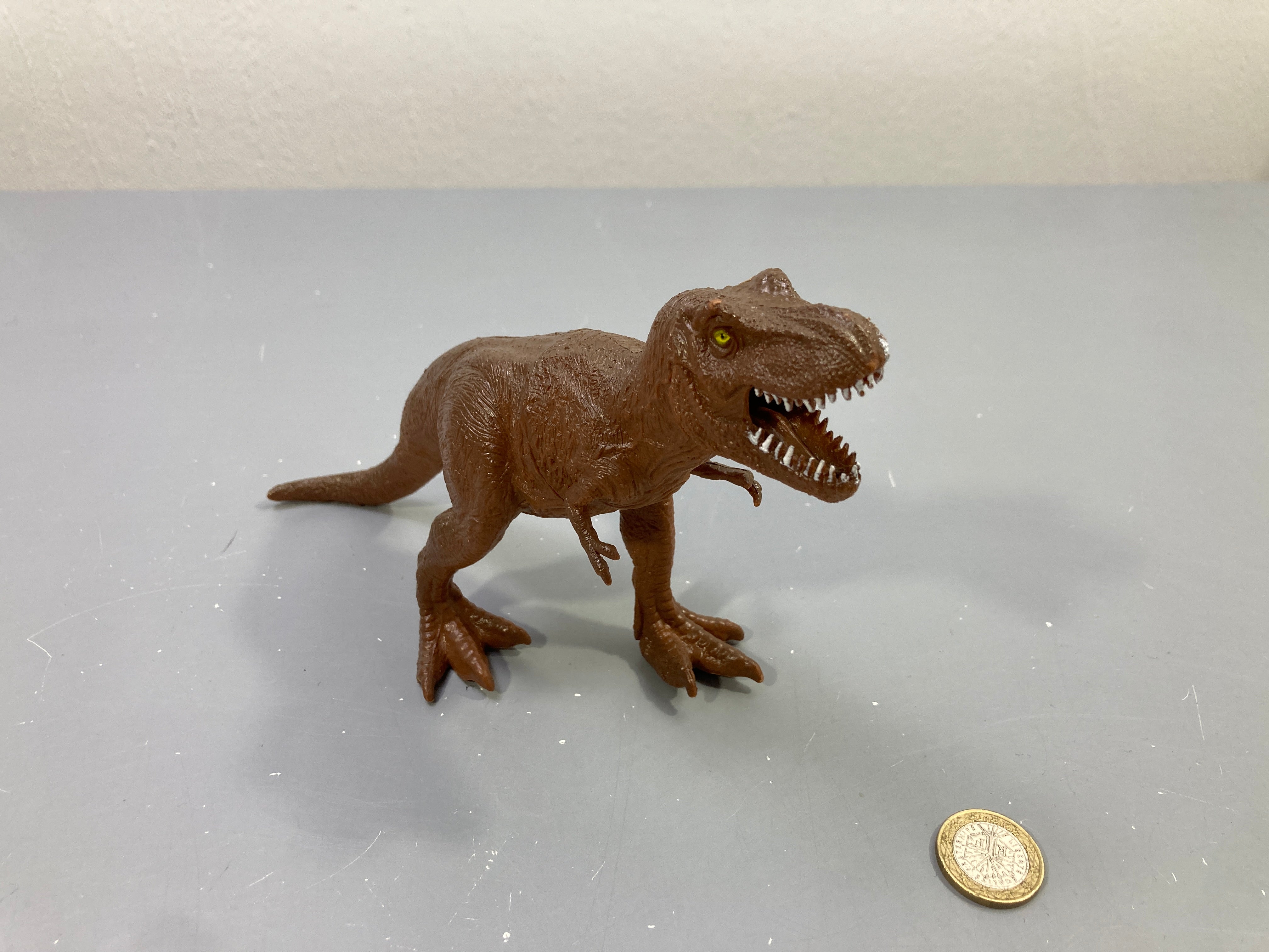 Petit Tyrannosaure plastique