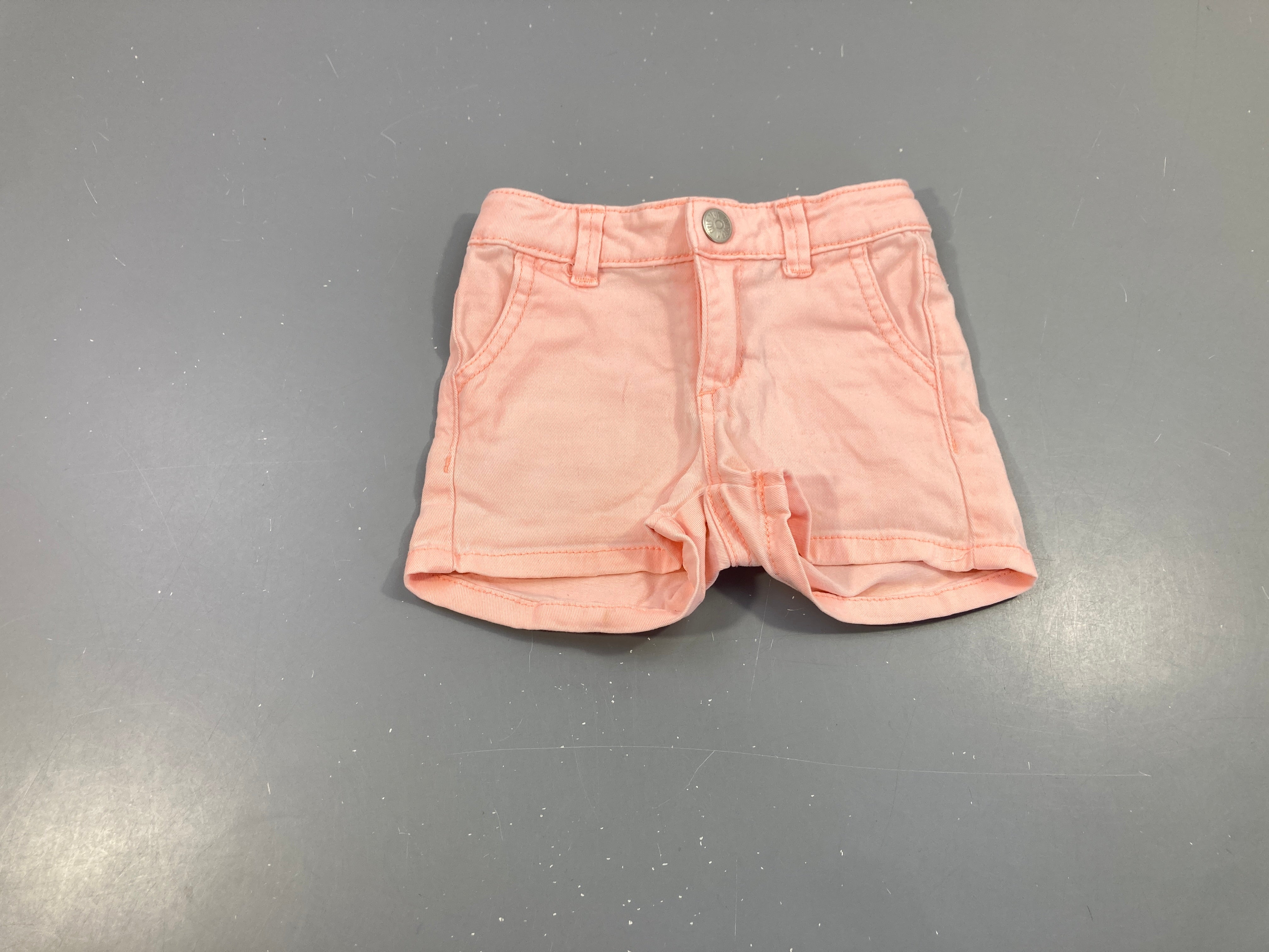 Short saumon clair à revers