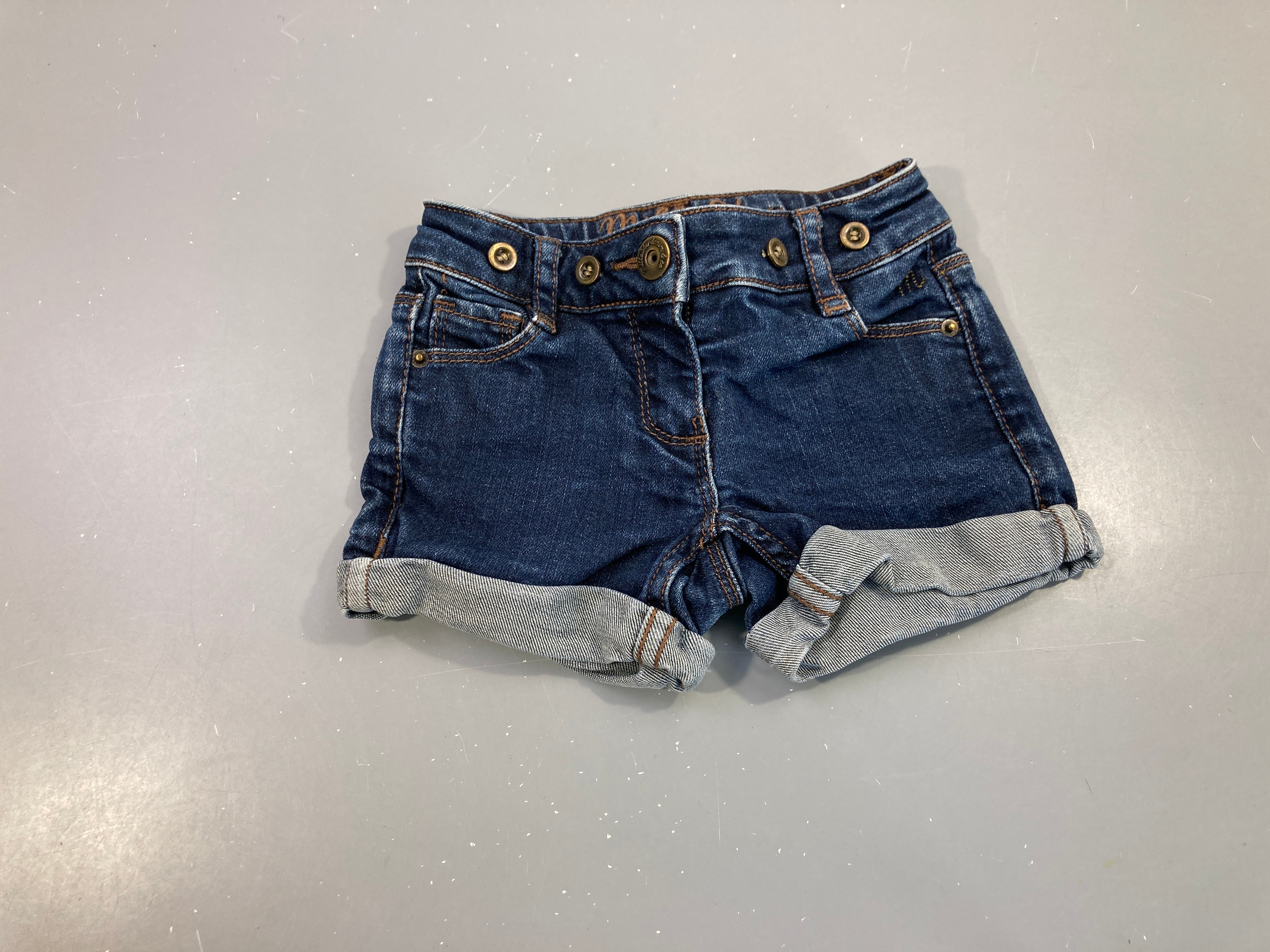 Short jean foncé à revers