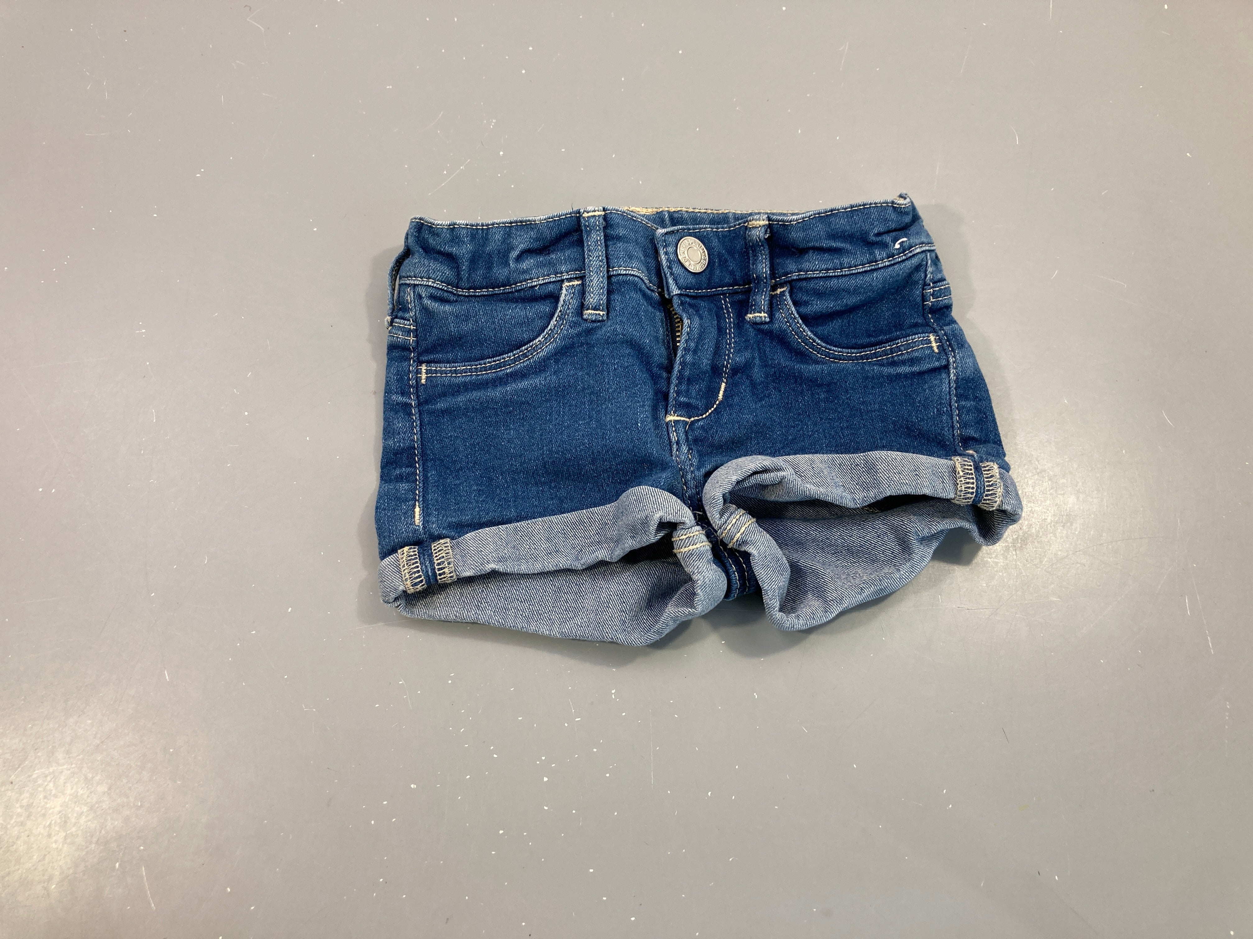Short denim à revers