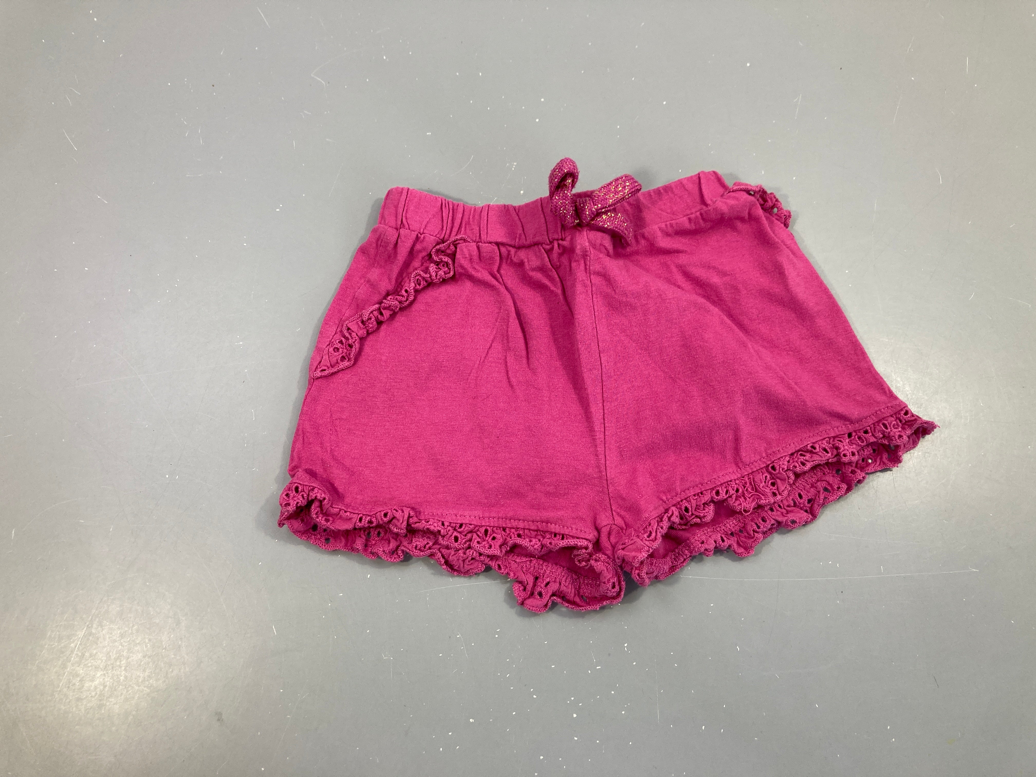 Short jersey rose froufrous, bouloché
