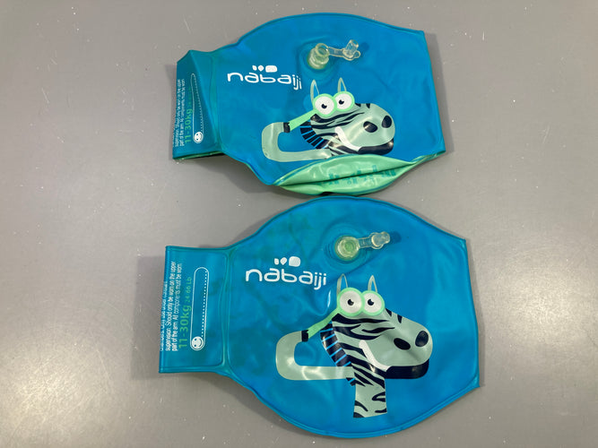Bouées brassards bleus zèbres 11-30kg, moins cher chez Petit Kiwi