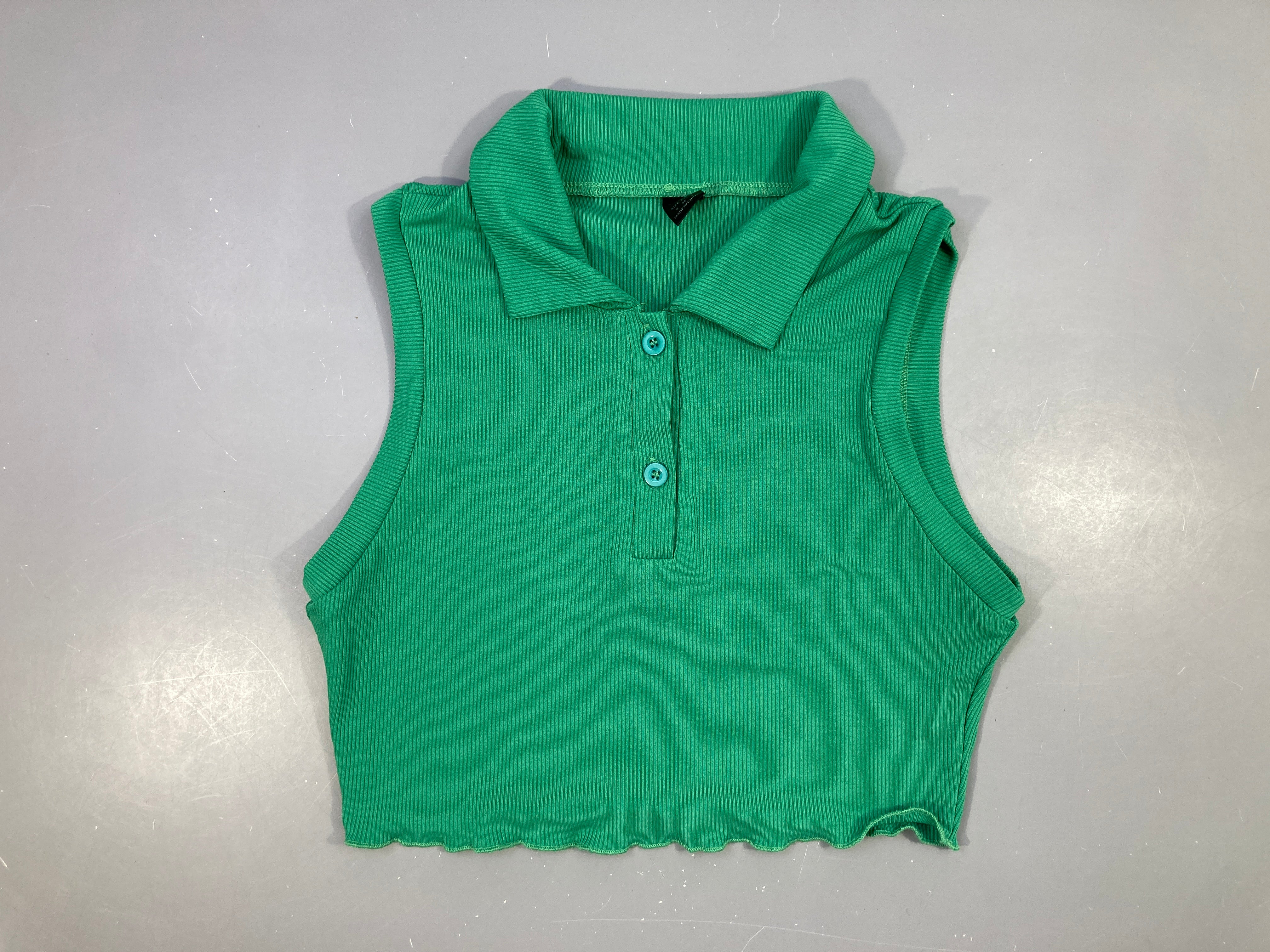 T-shirt s.m cropped côtelé vert boutons col