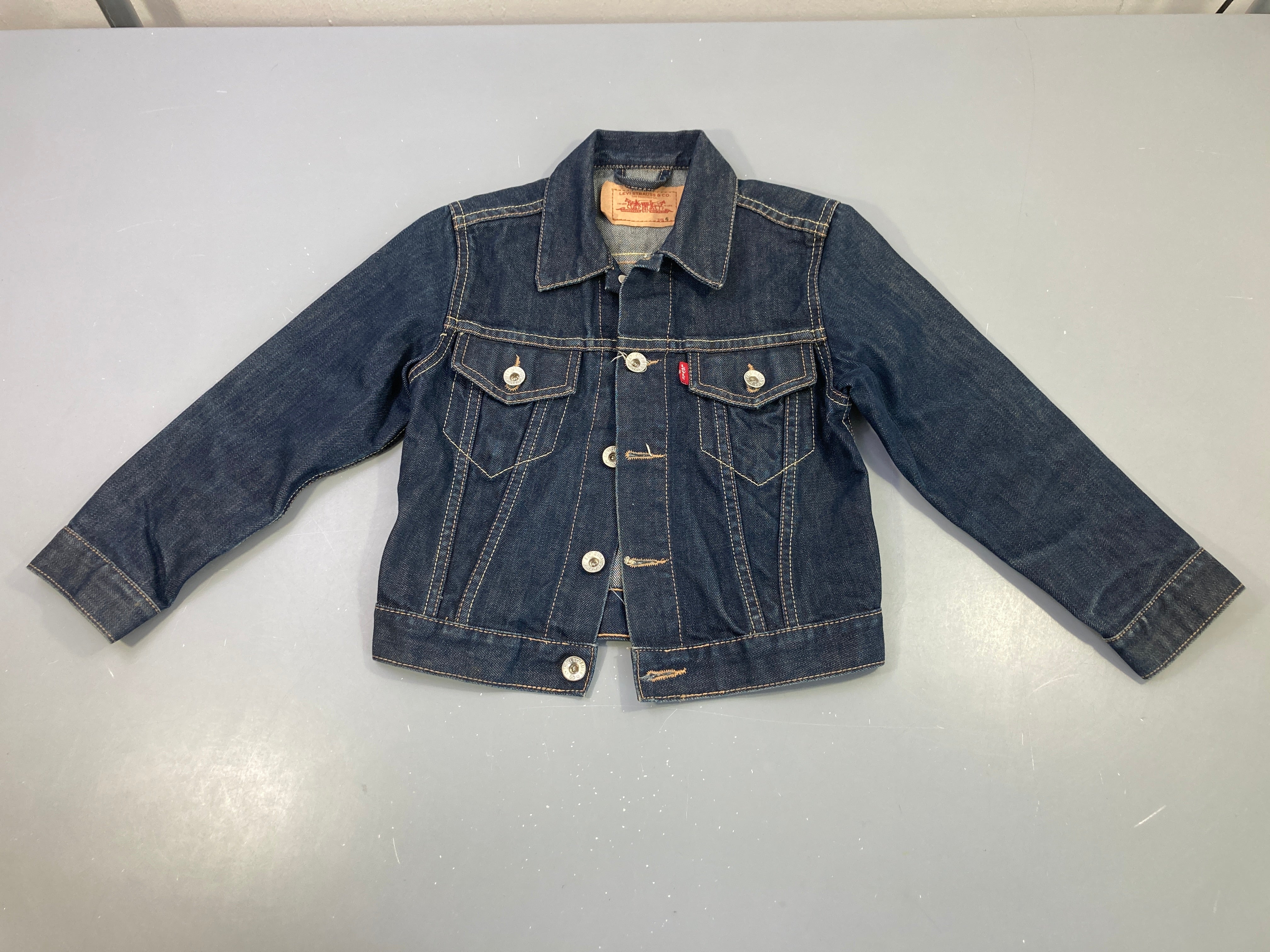 Veste en jean bleu foncé
