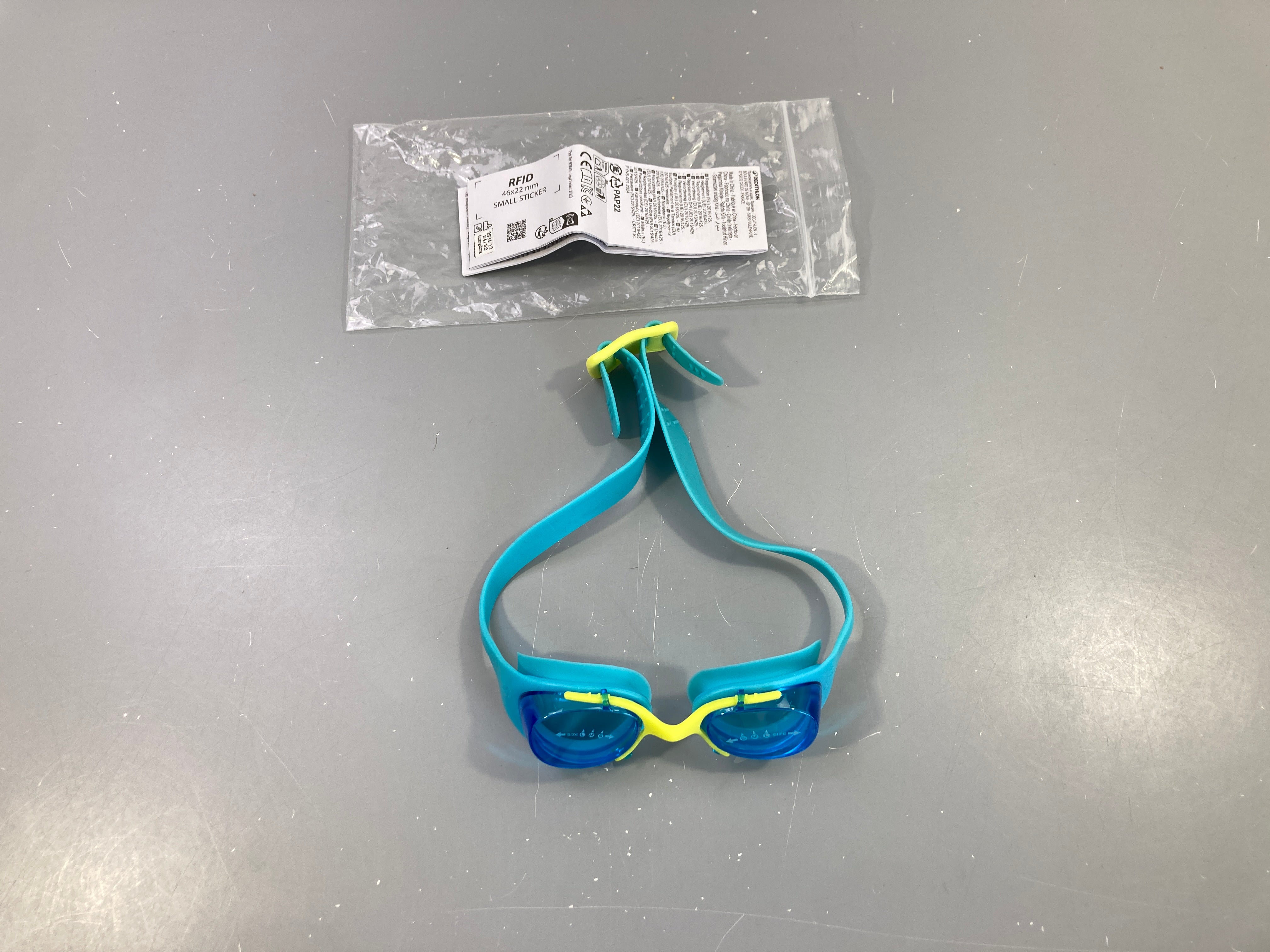 NEUF lunettes de natation bleues