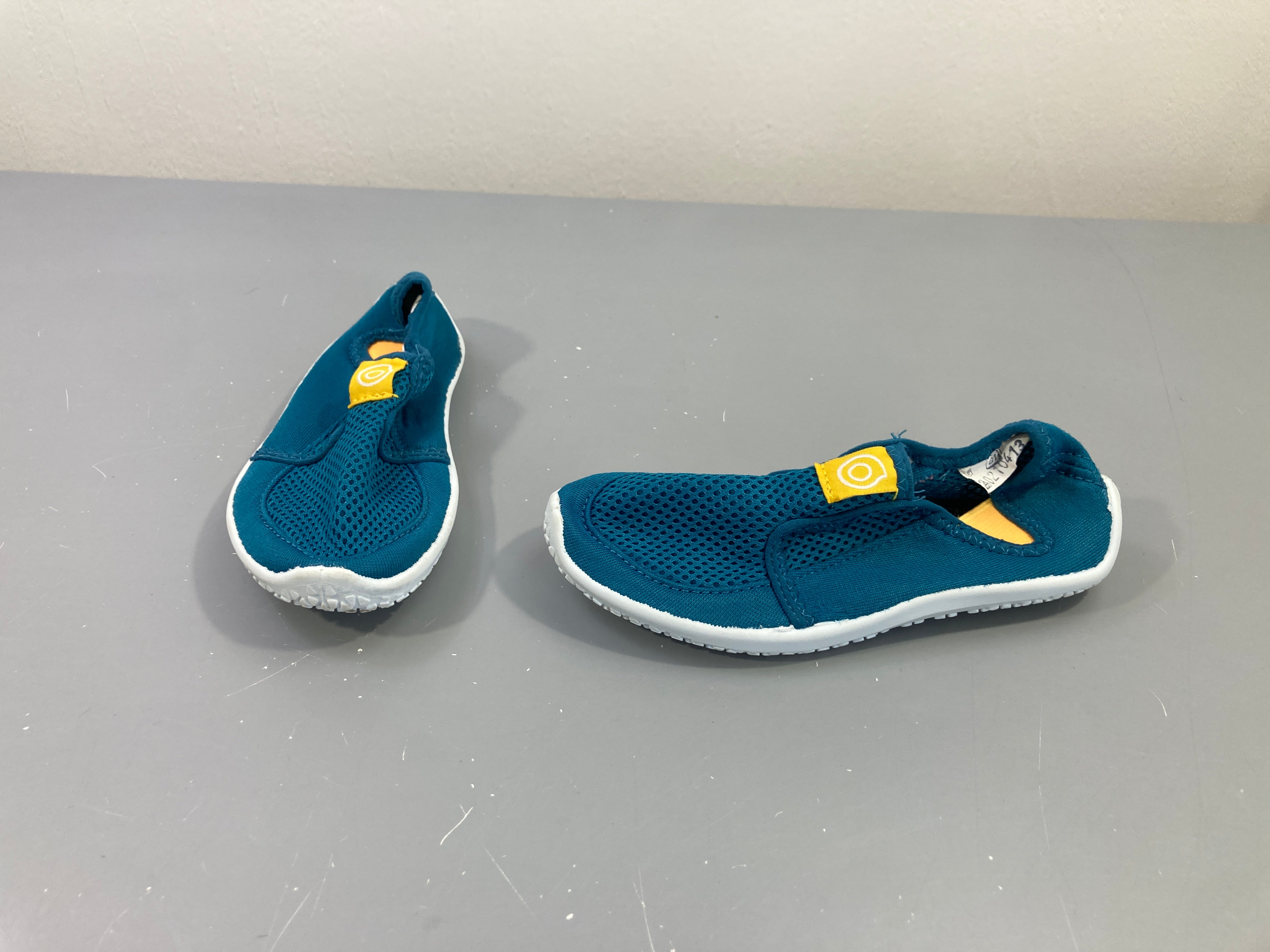 Chaussures d'eau bleu-jaune Taille estimée
