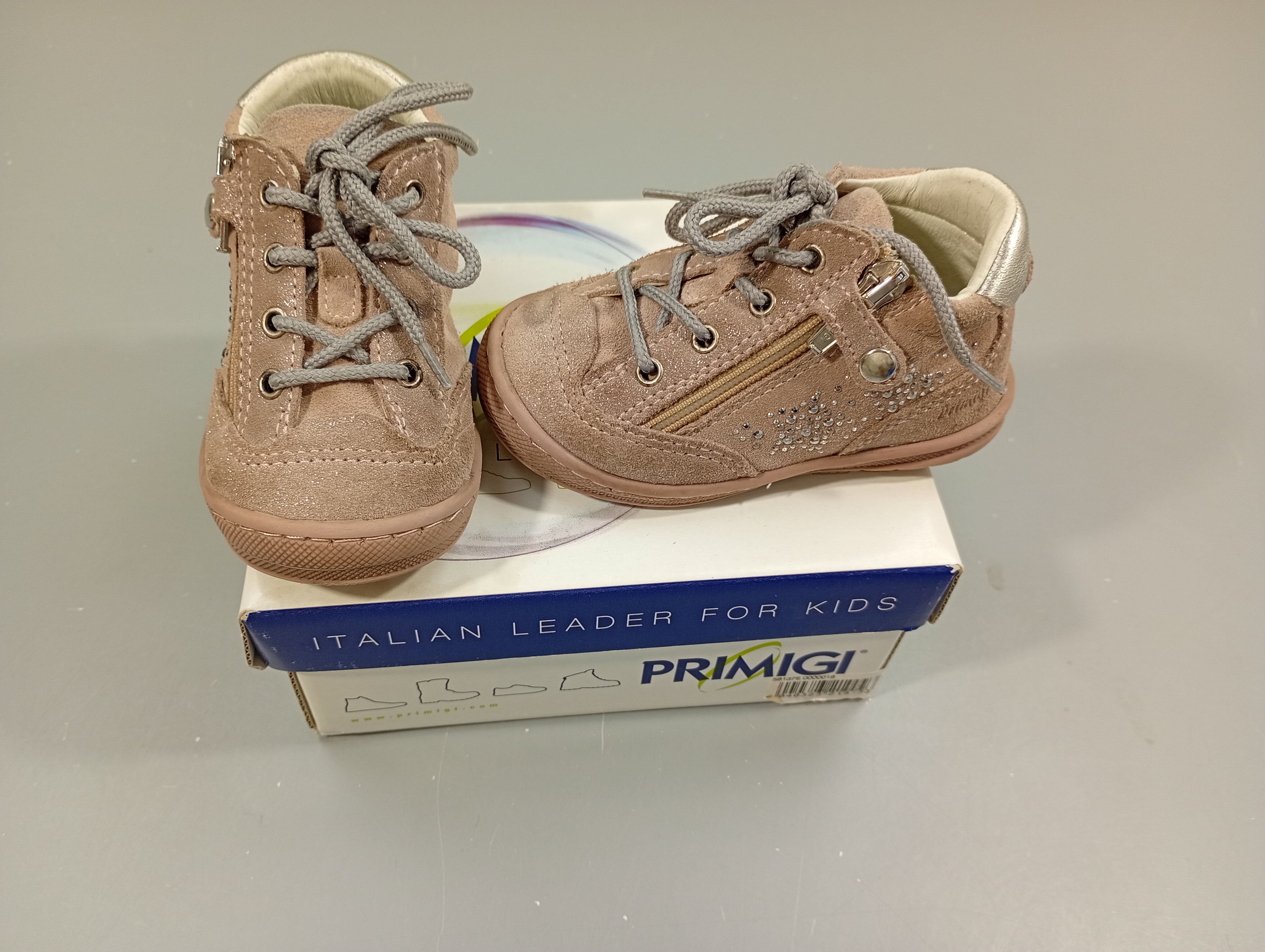 Chaussures Primigi taupe pailleté , strass sur le côté- 21