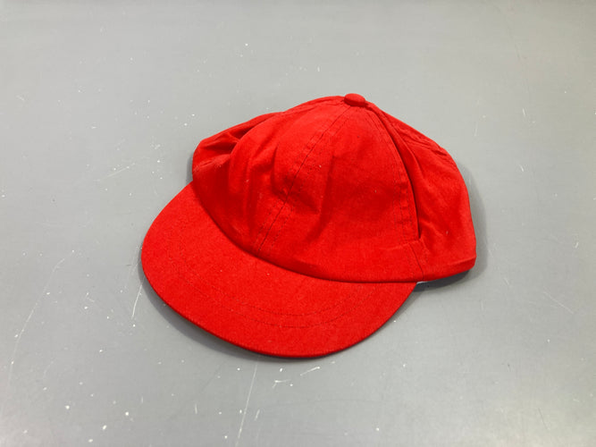 Casquette rouge, moins cher chez Petit Kiwi