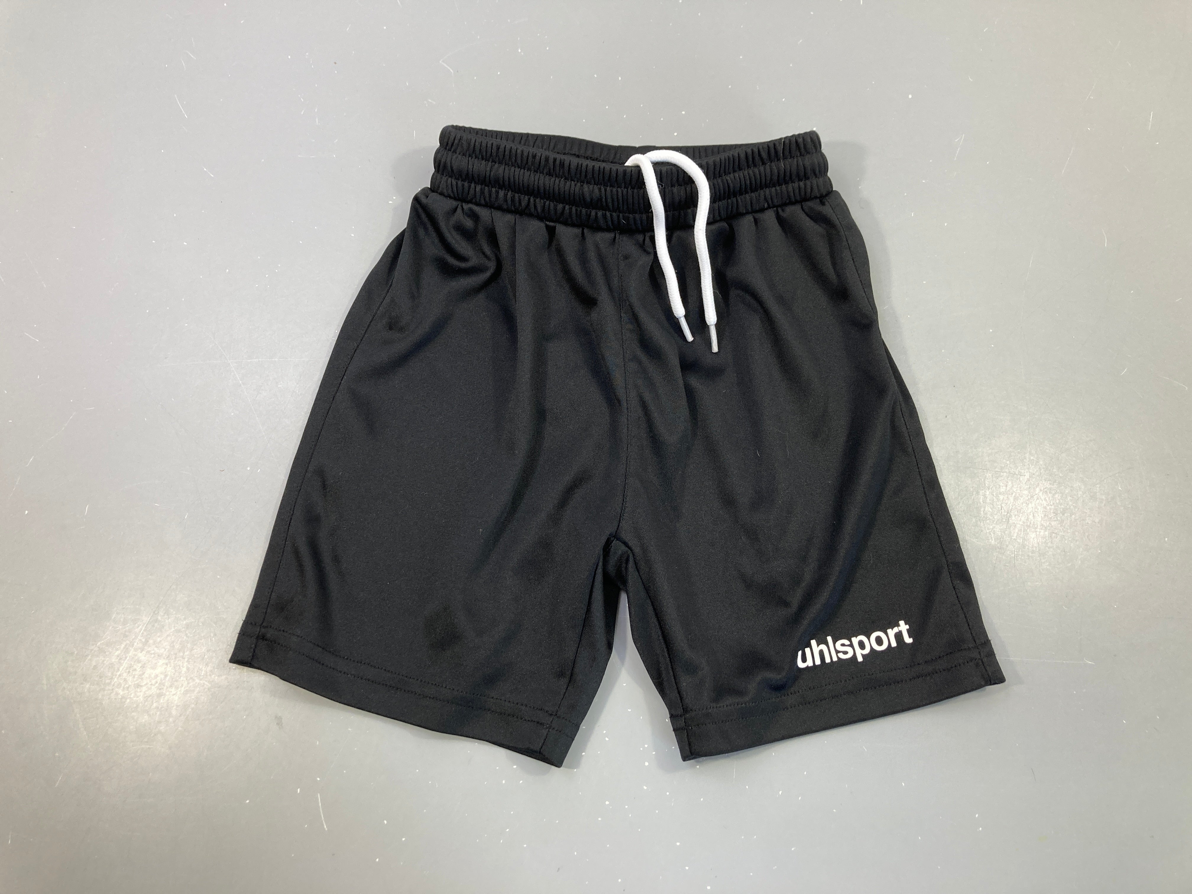 Short de sport noir uhlsport (Taille petit niveau de la taille!)