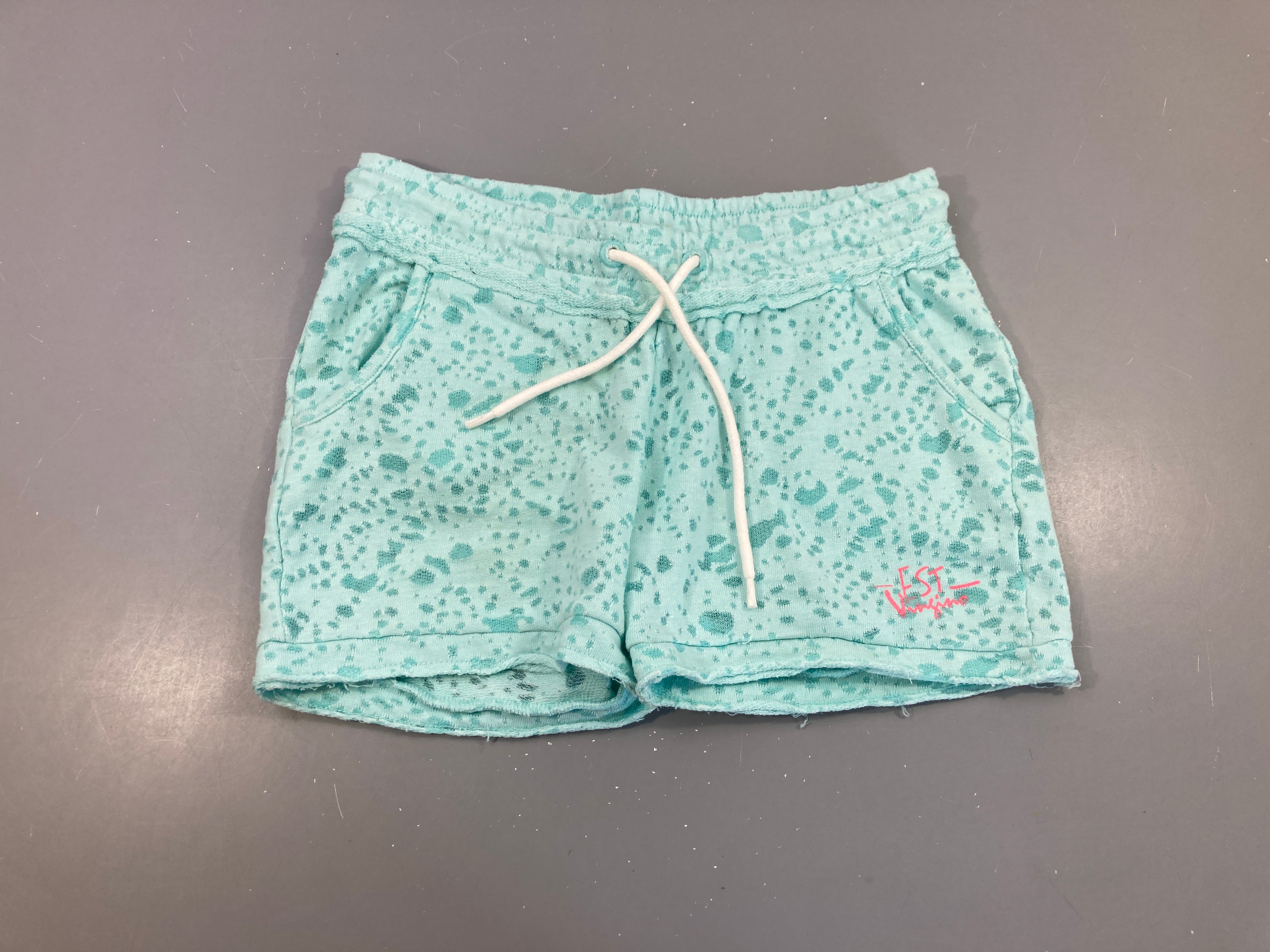 Short molleton bleu clair effet ajouré