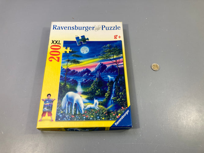 Complet, Puzzle licornes, 200 pcs, +8a (2 pièces un peu abîmées), moins cher chez Petit Kiwi