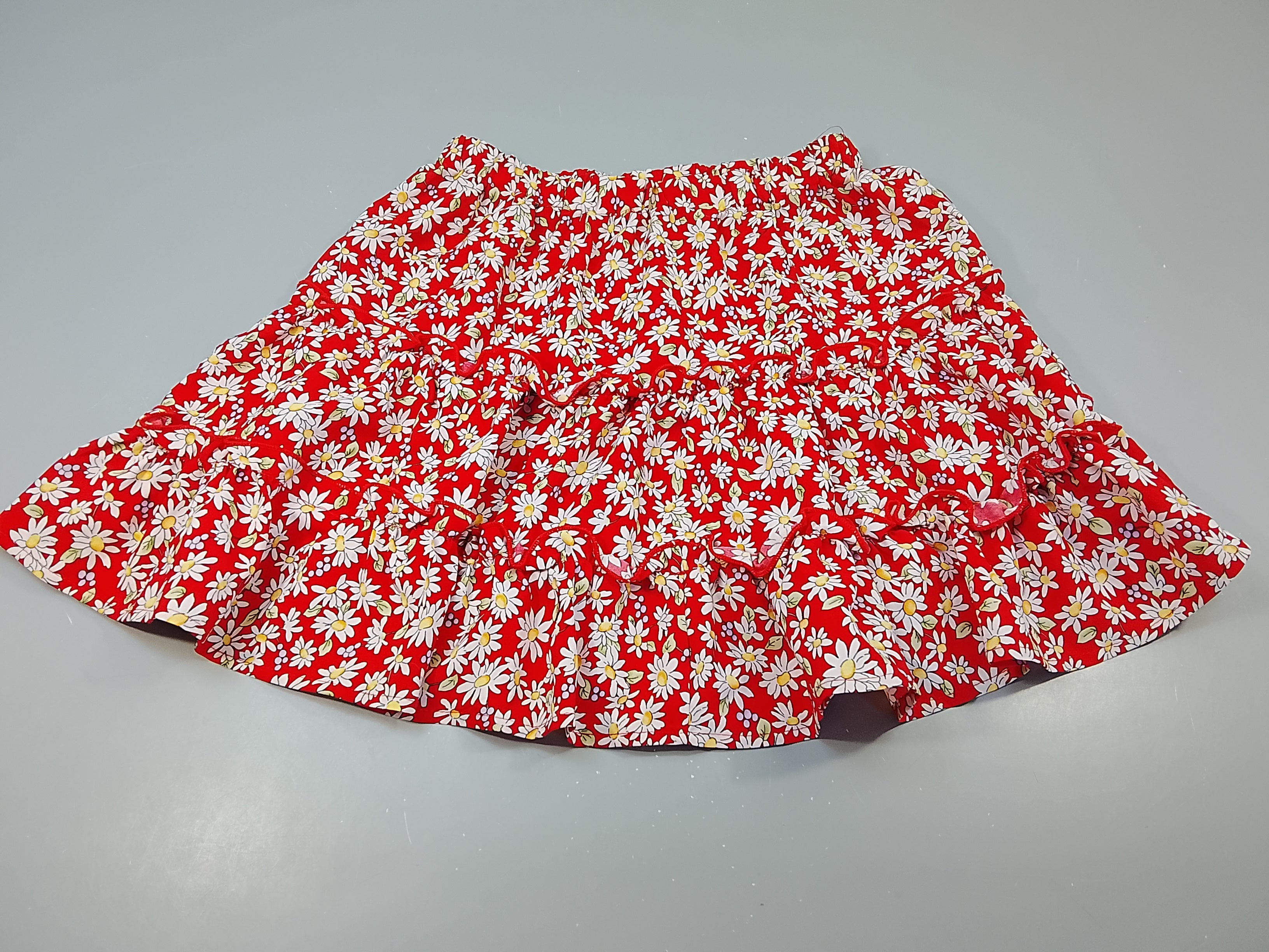 Jupe fluide rouge , motifs marguerittes