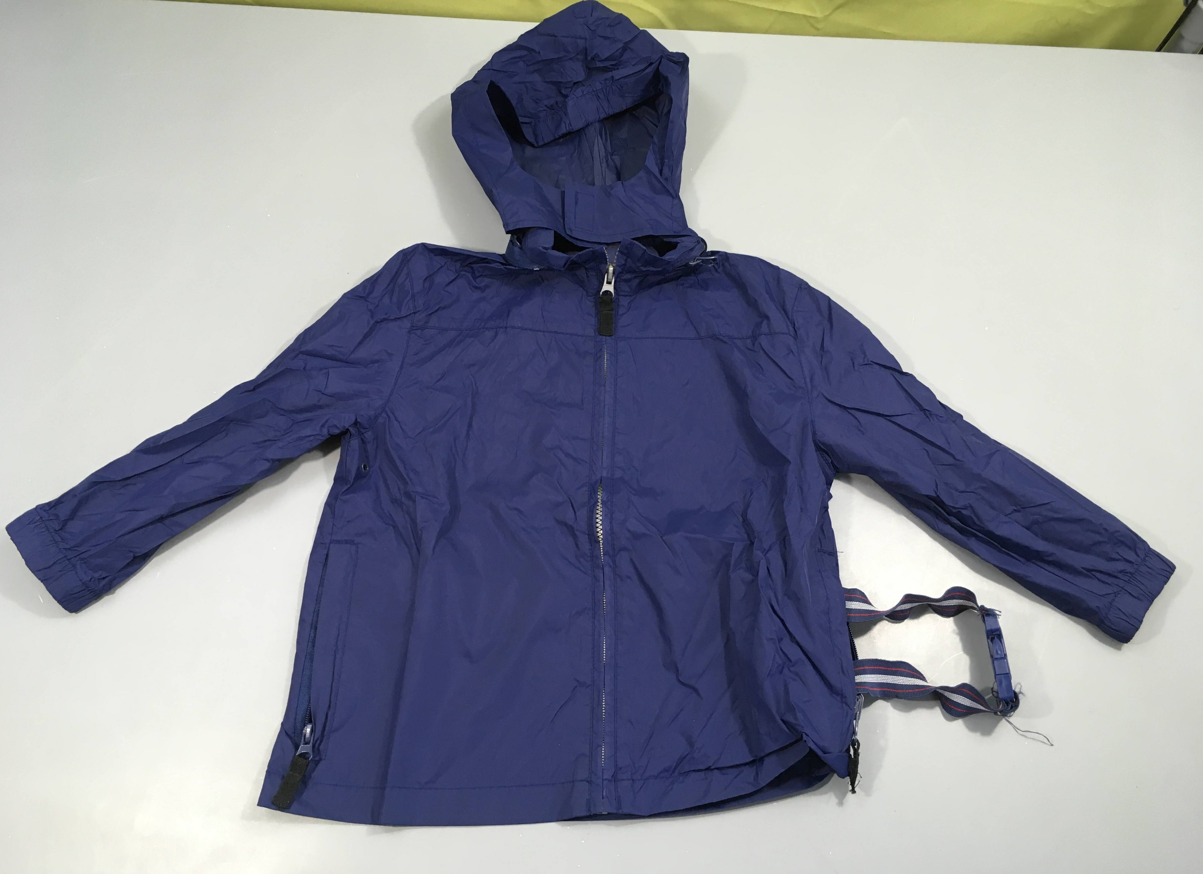 Veste style k-way bleu foncé
