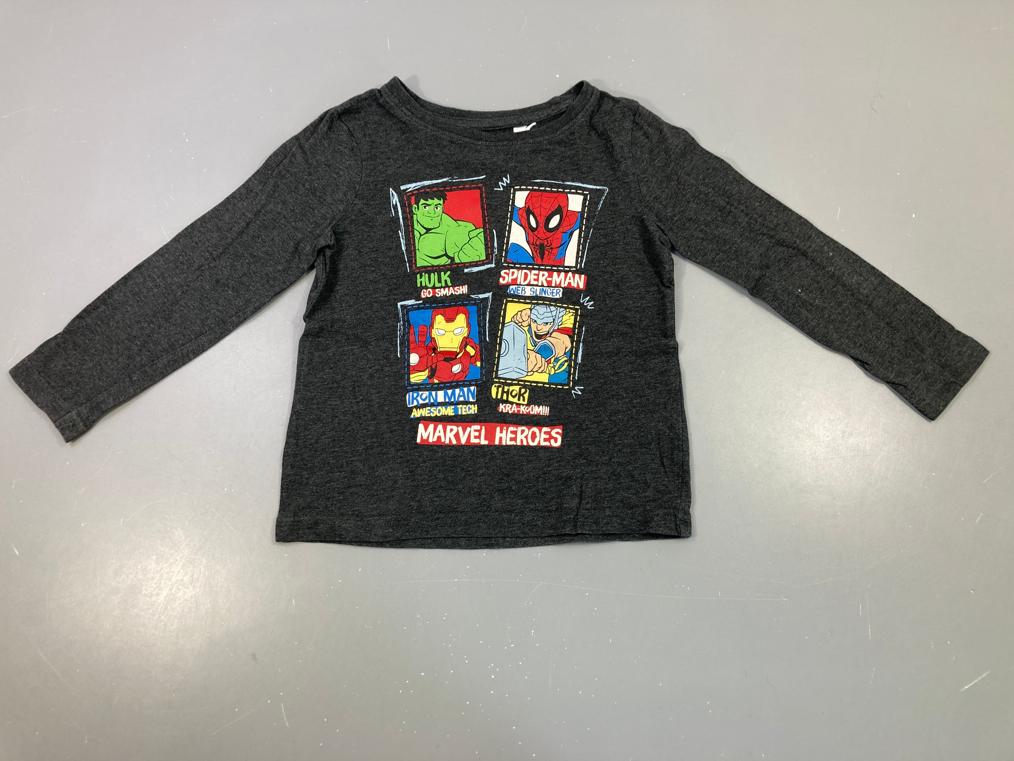 T-shirt m.l gris foncé Avengers