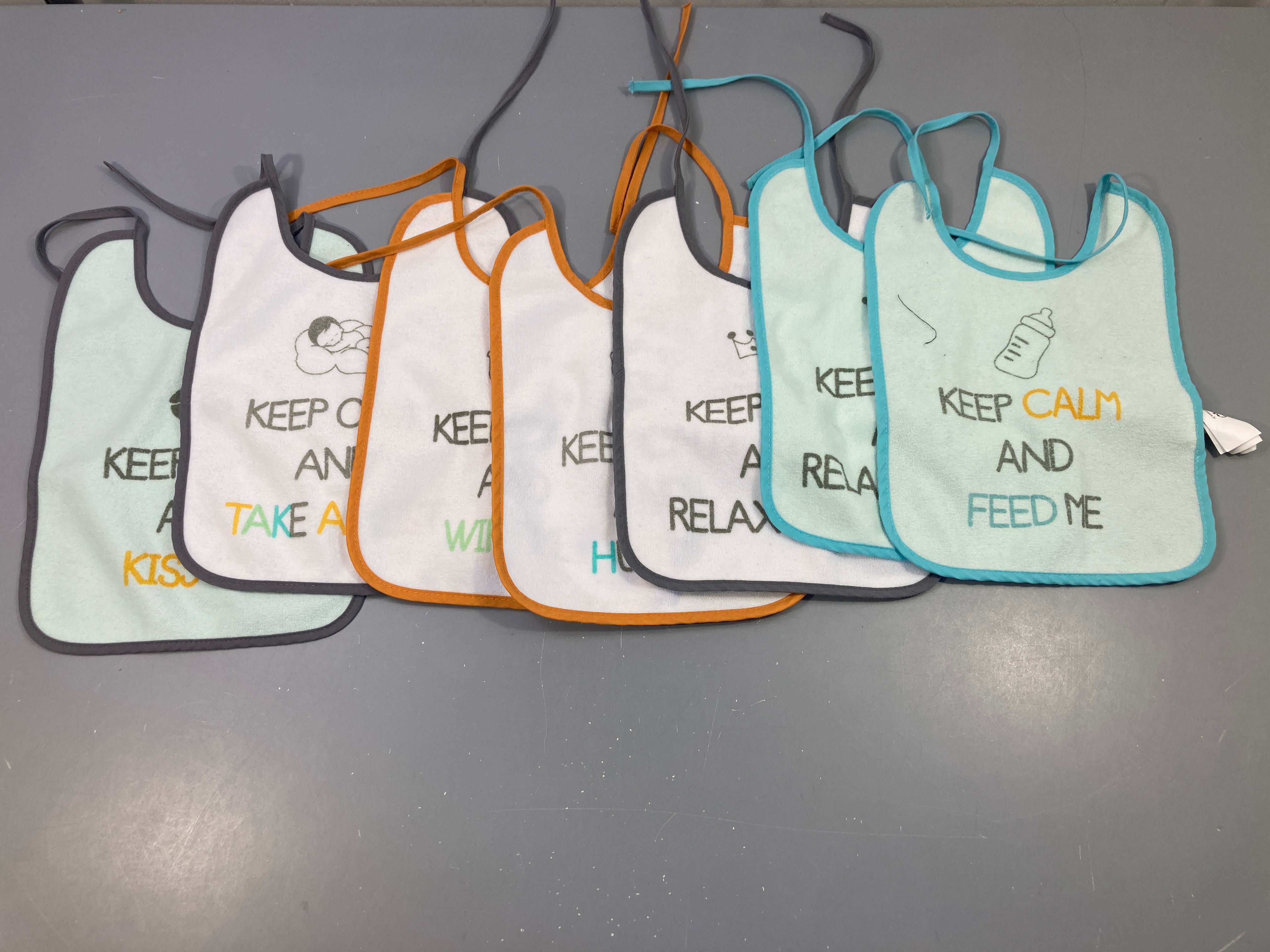 Lot de 7 bavoirs velours plastifié à l'arrière, blanc/blu/gris/jaune messages