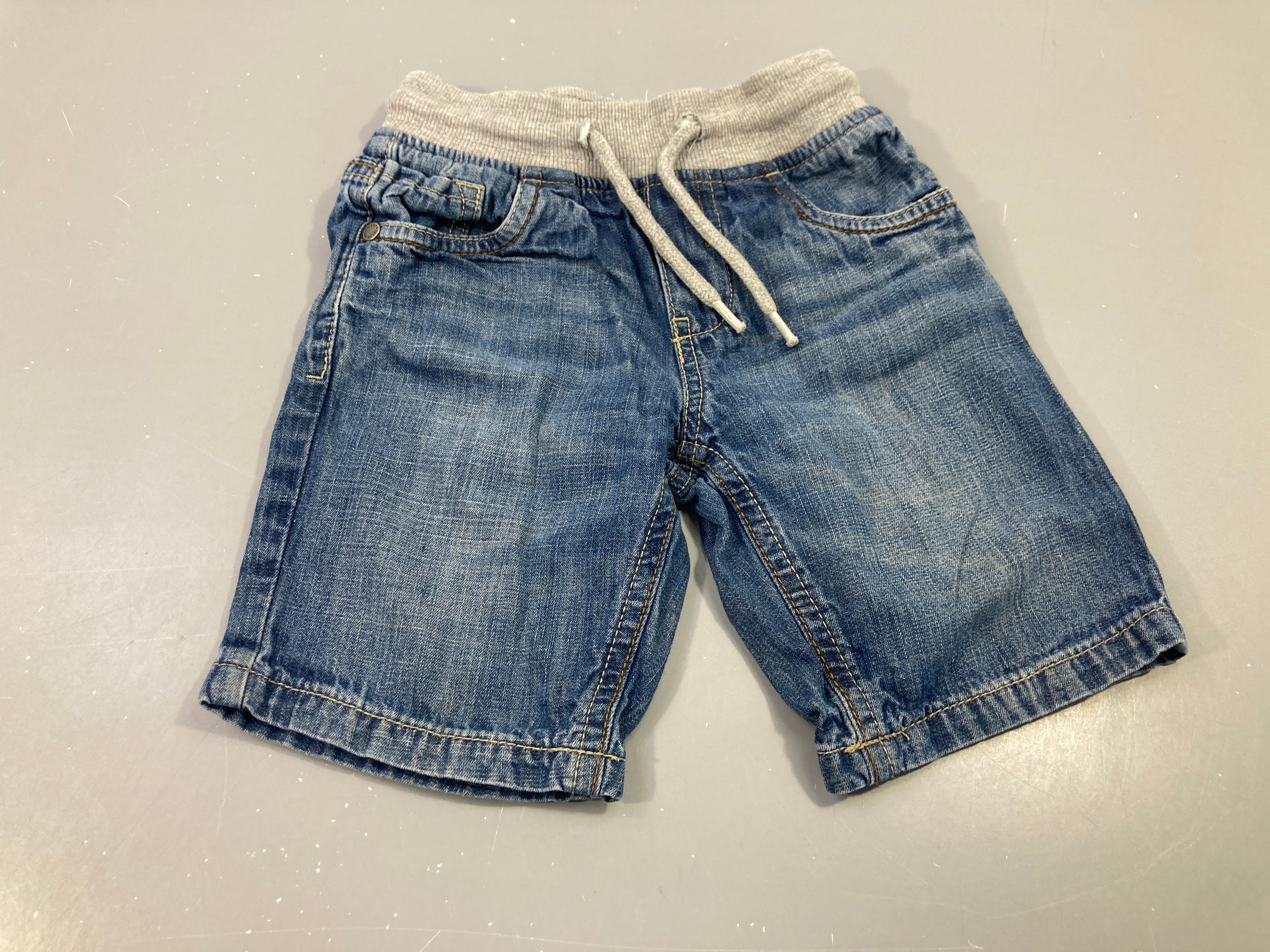 Bermuda jean bleu taille jersey gris