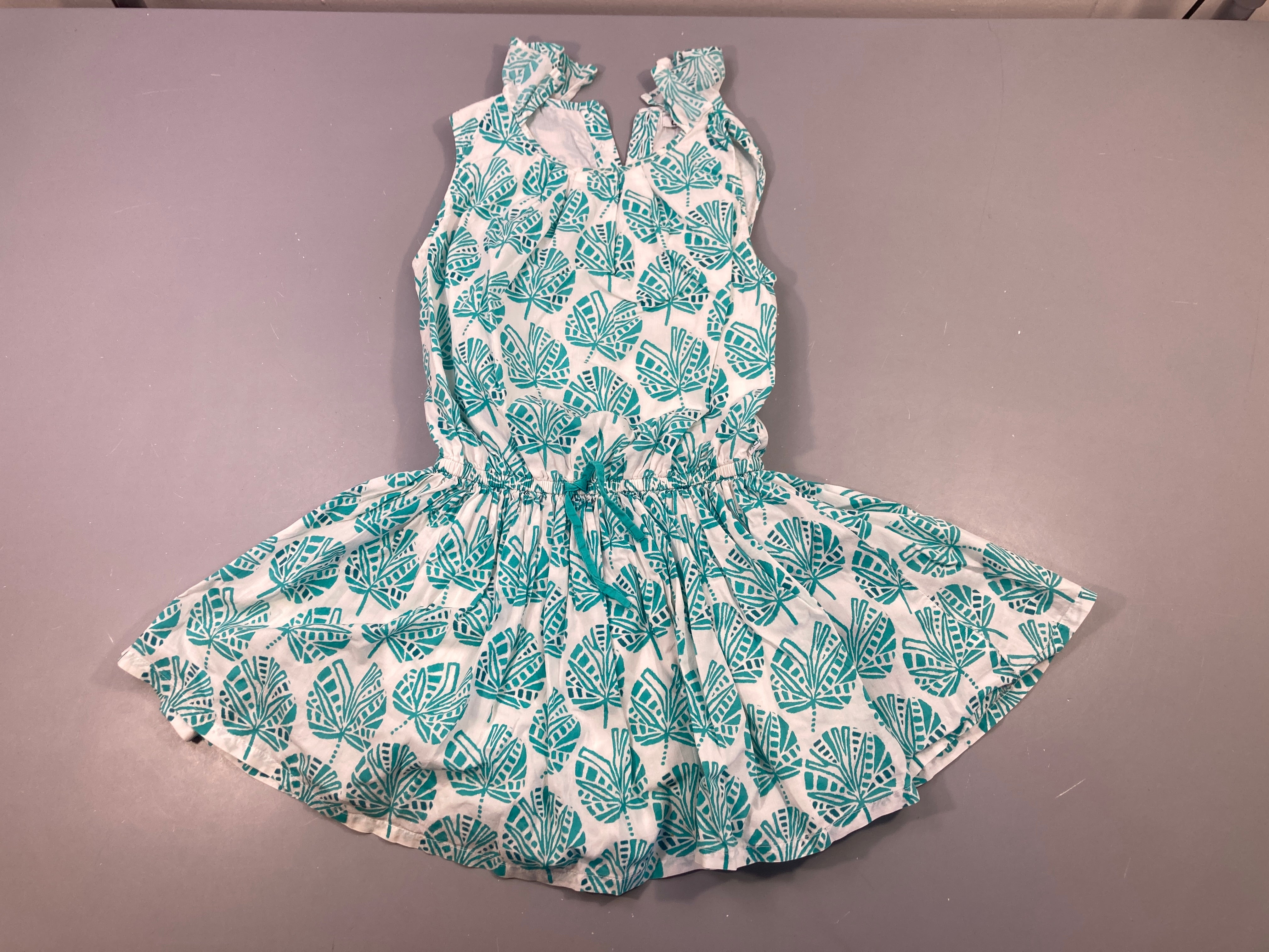 Robe s.m imprimé balnc feuilles vertes