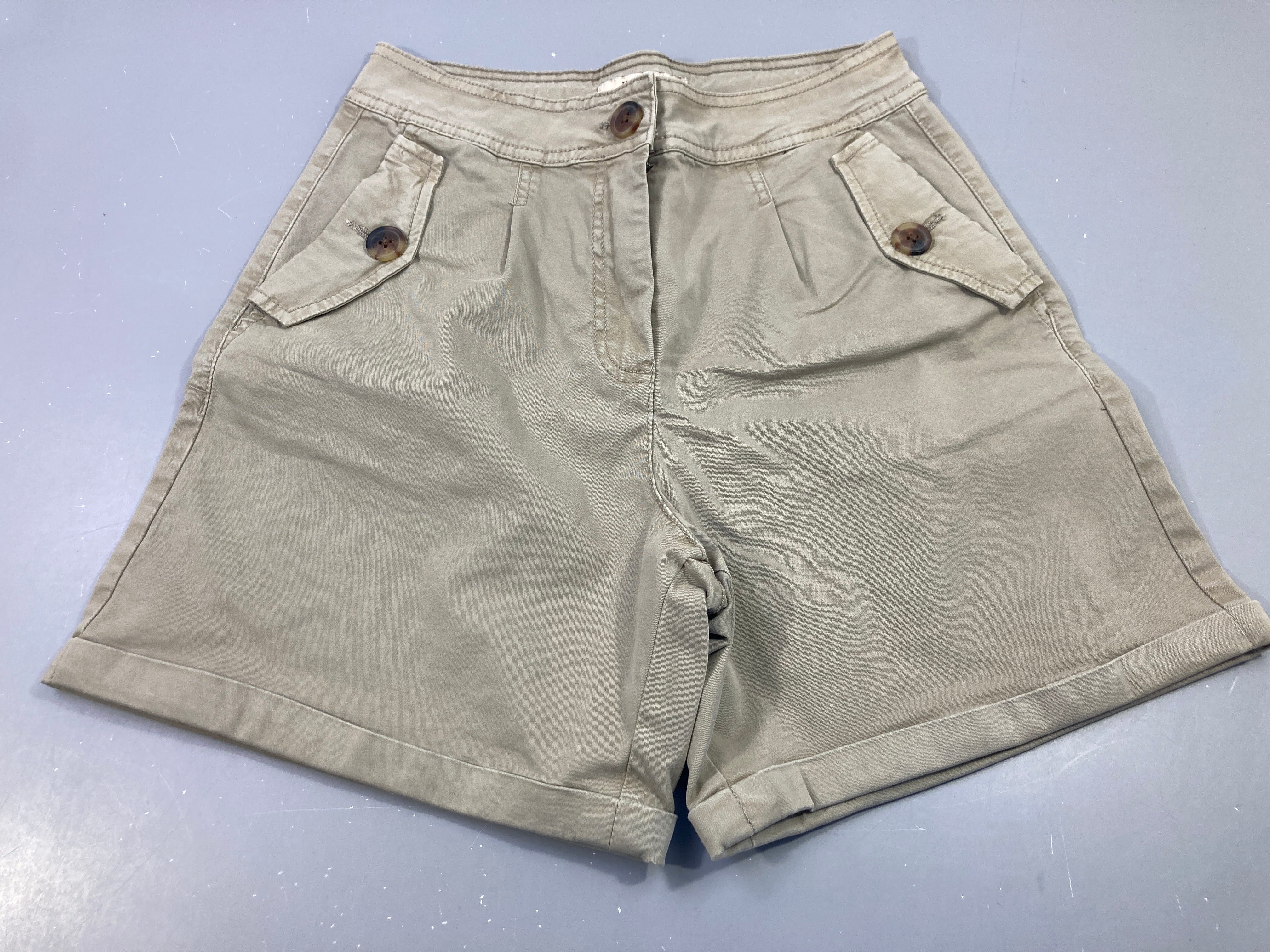 Short beige