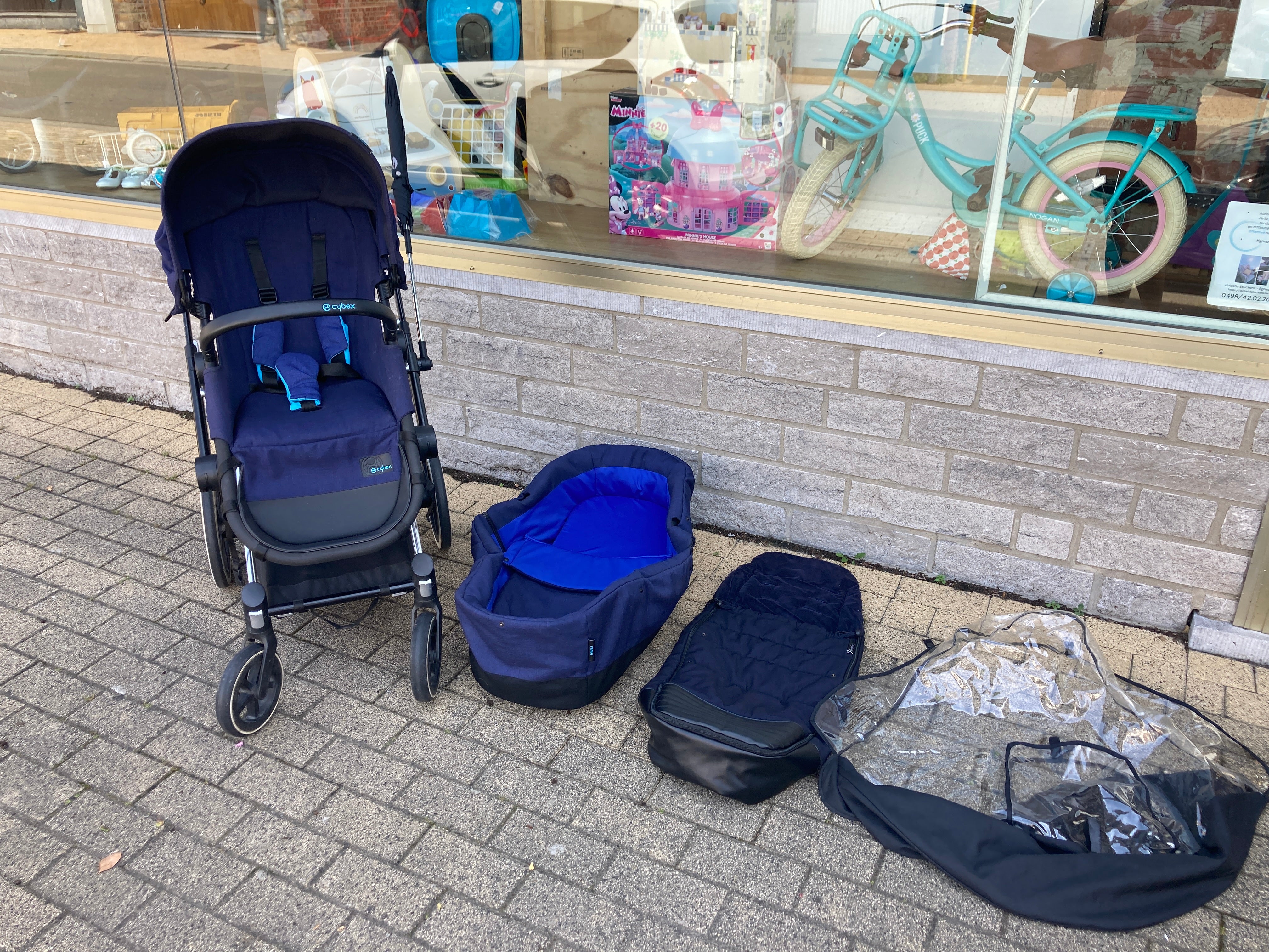 Bon état génréral-Poussette bleu-noir Cybex 