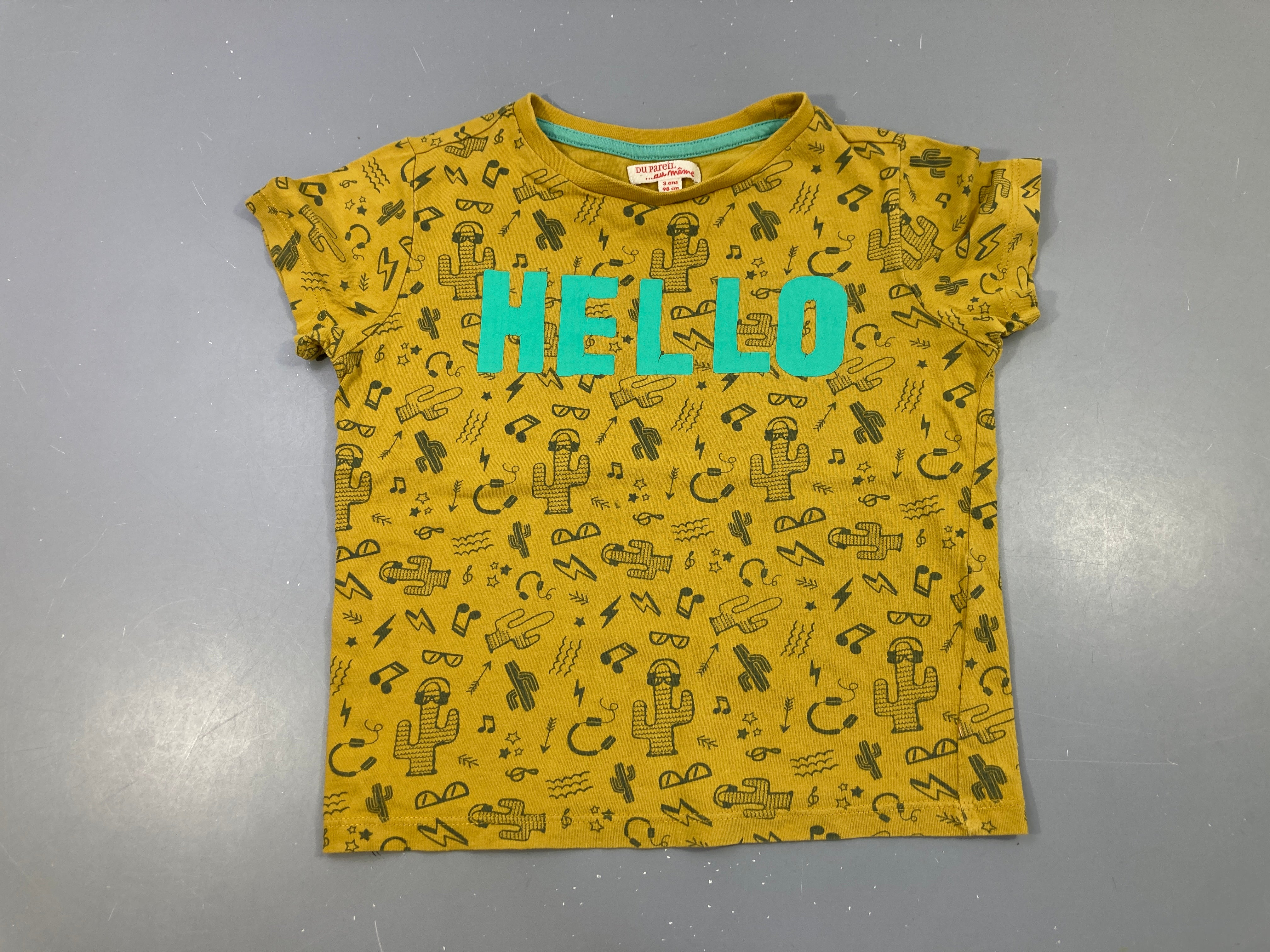 T-shirt m.c jaune Hello Floc légèrement craquelé