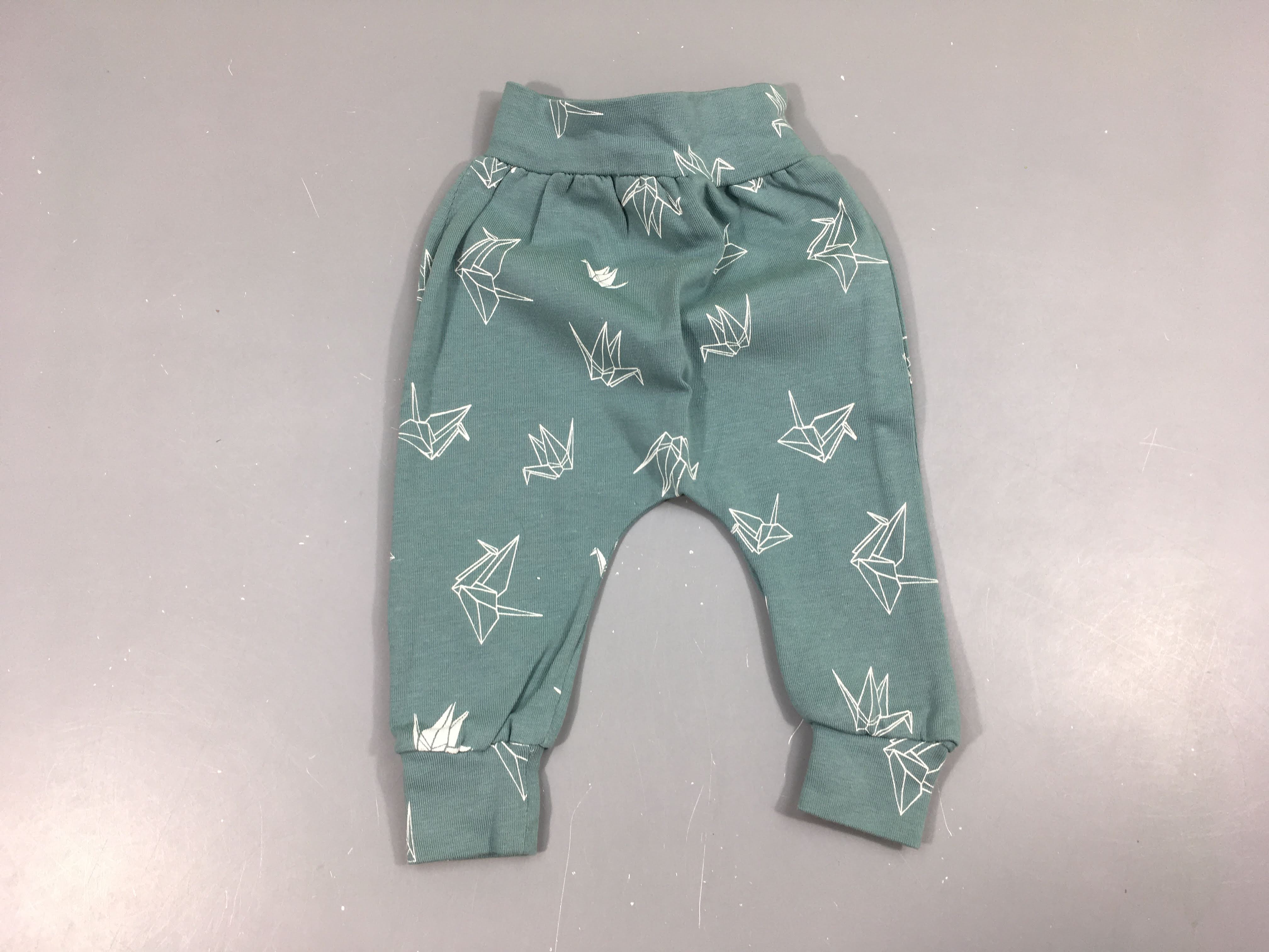 Pantalon molleton bleu origamis