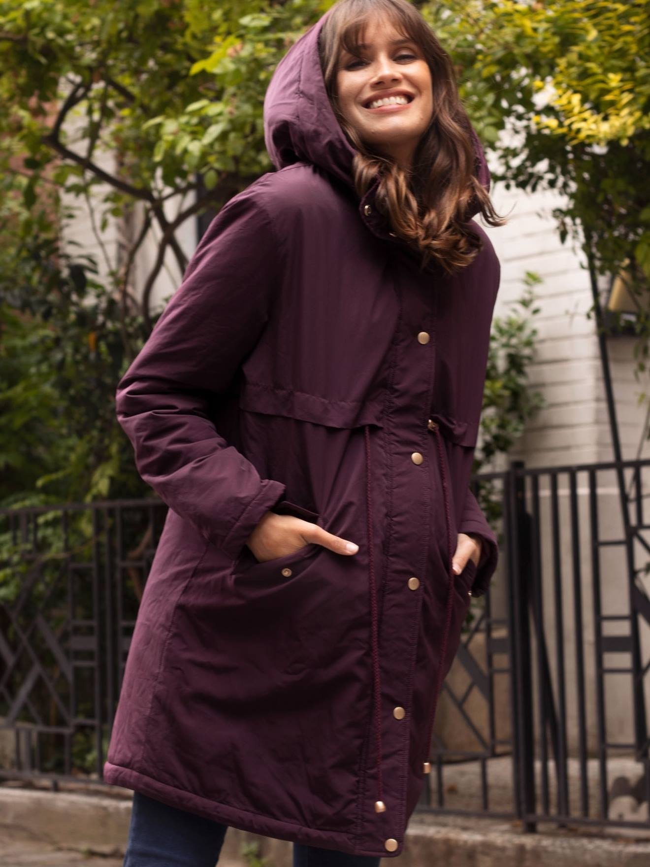 Manteau aubergine  zippé à capuche de grossesse et de portage